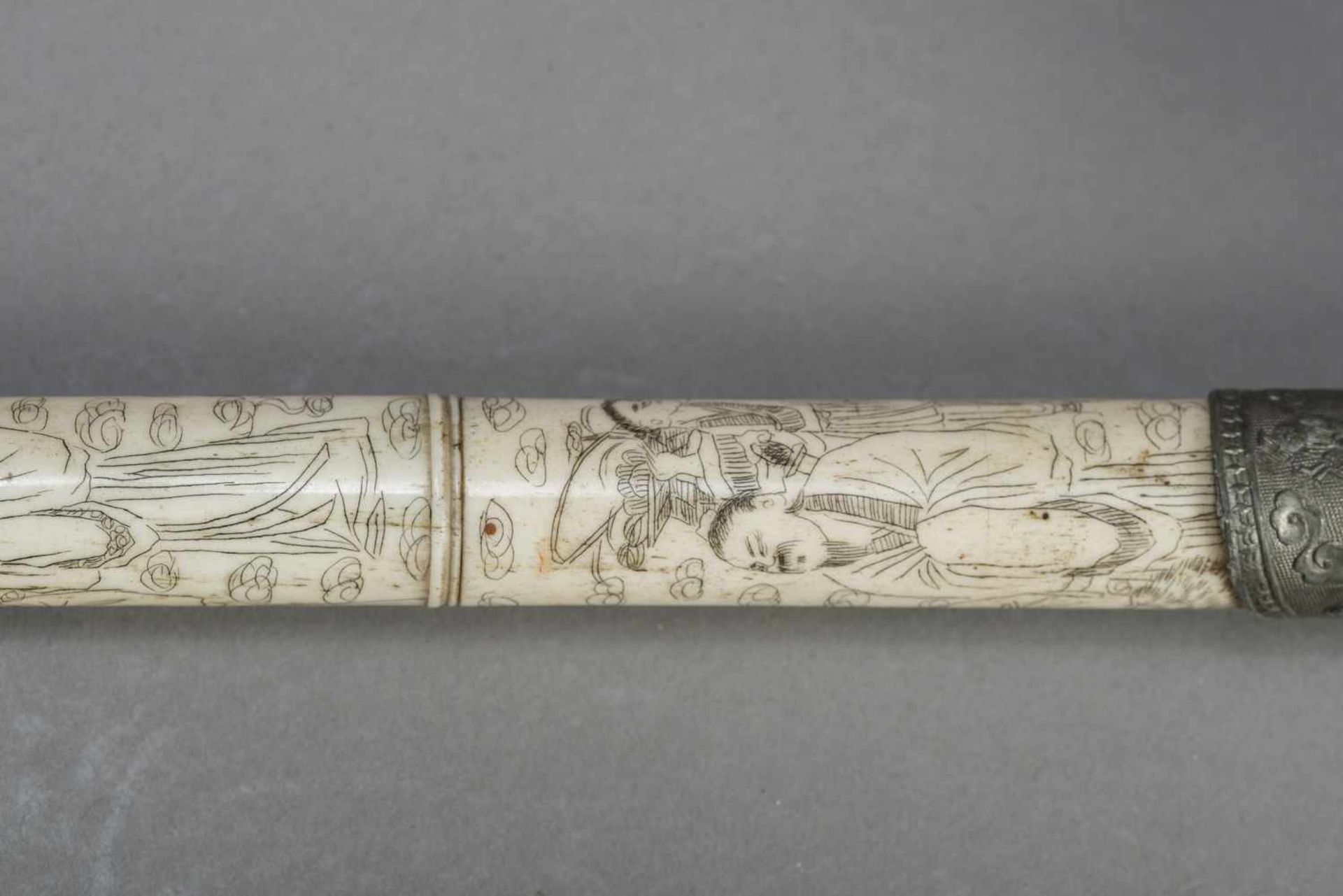 AN INSCRIBED STAG ANTLER, PEWTER AND YIXING OPIUM PIPE, QING DYNASTY The pipe consisting of five - Bild 8 aus 9