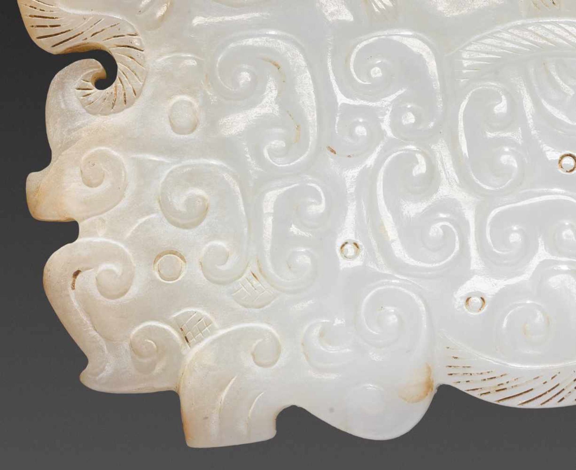 A MAGNIFICENT EASTERN ZHOU CROUCHING TIGER IN EXQUISITE PURE WHITE JADE Jade. China, Eastern Zhou, - Bild 5 aus 5