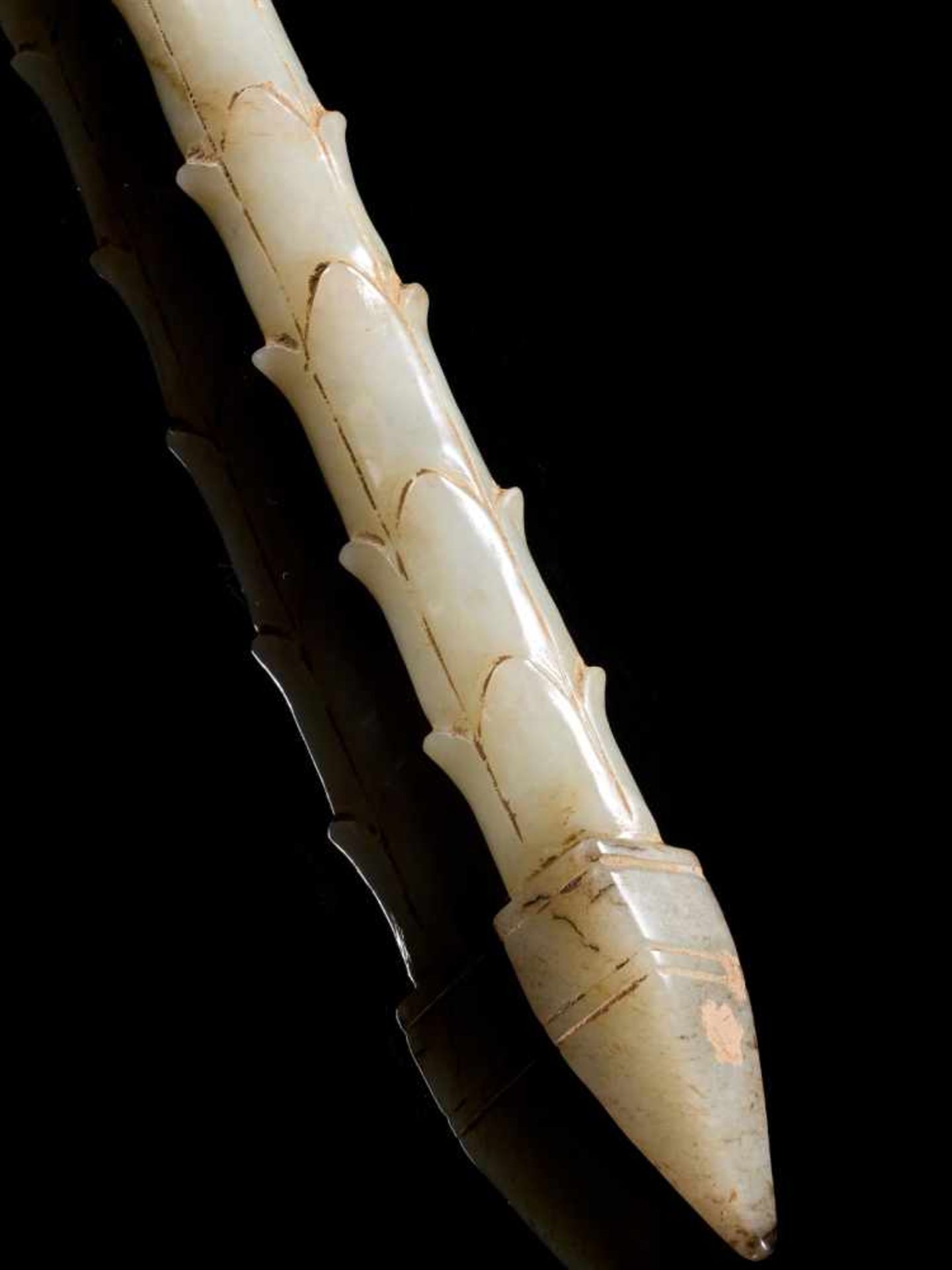 A SOPHISTICATED HANDLE-SHAPED OBJECT IN WHITE JADE DECORATED WITH LEAF PATTERNS Jade. China, Late - Image 2 of 7