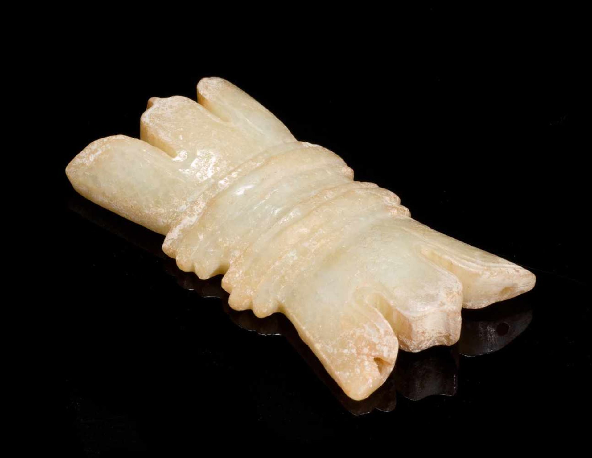 AN INTRIGUING SMALL JADE ORNAMENT SHAPED AS A “TIED BUNDLE” (SHUJUAN) Jade. China, Late Western - Image 13 of 14