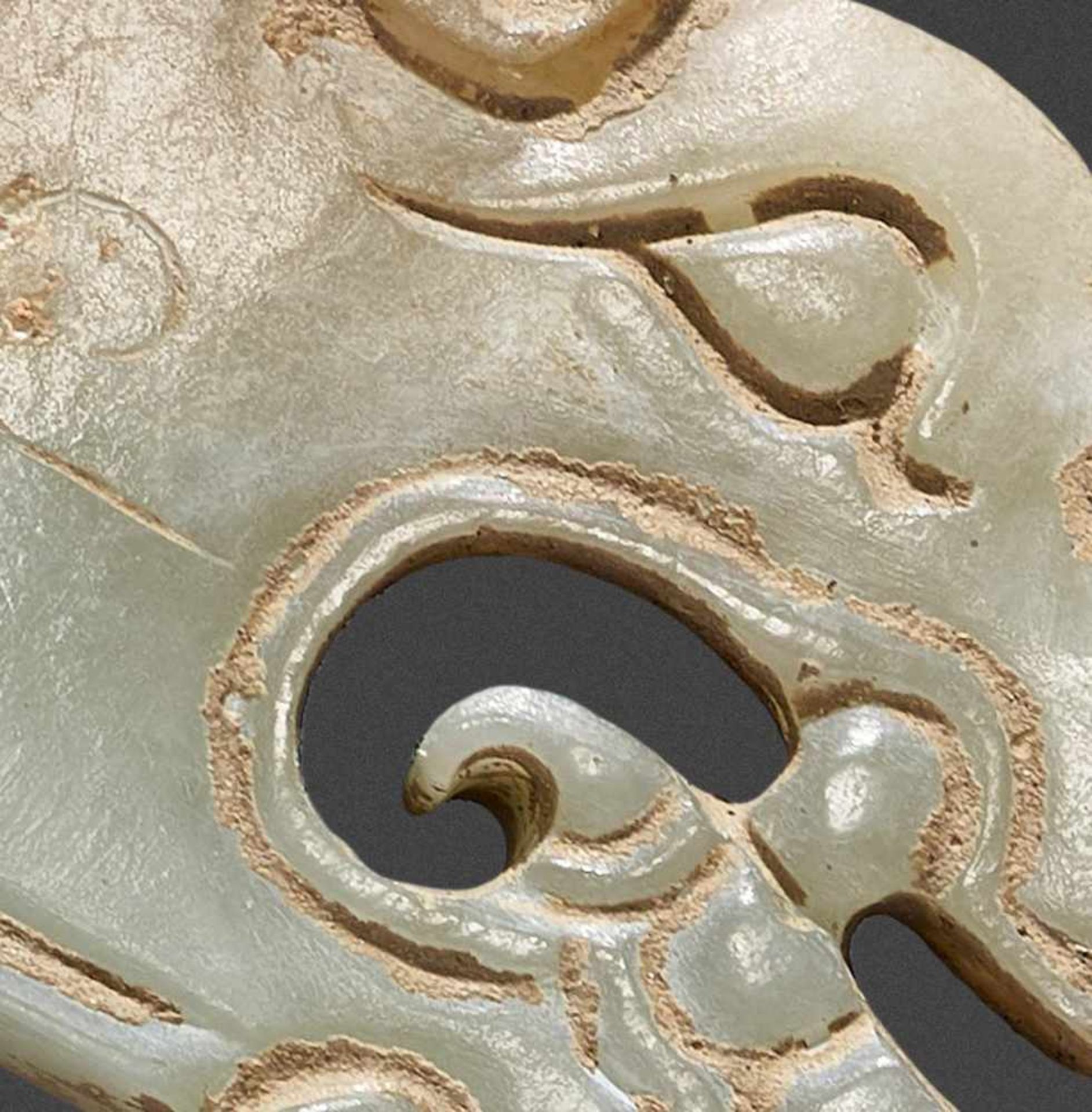 A UNIQUE HUANG ARCHED ORNAMENT DECORATED WITH DRAGONS IN OPENWORK ON THE SIDES Jade. China, - Image 2 of 11