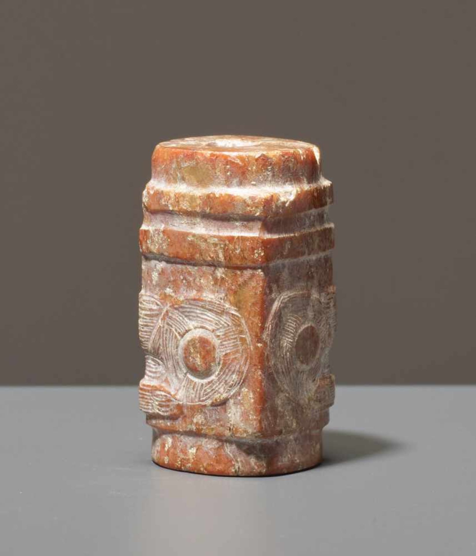 A NICE SMALL BEAD IN THE SHAPE OF A MINIATURE CONG Jade. China, Neolithic Liangzhu culture, c. - Bild 2 aus 7