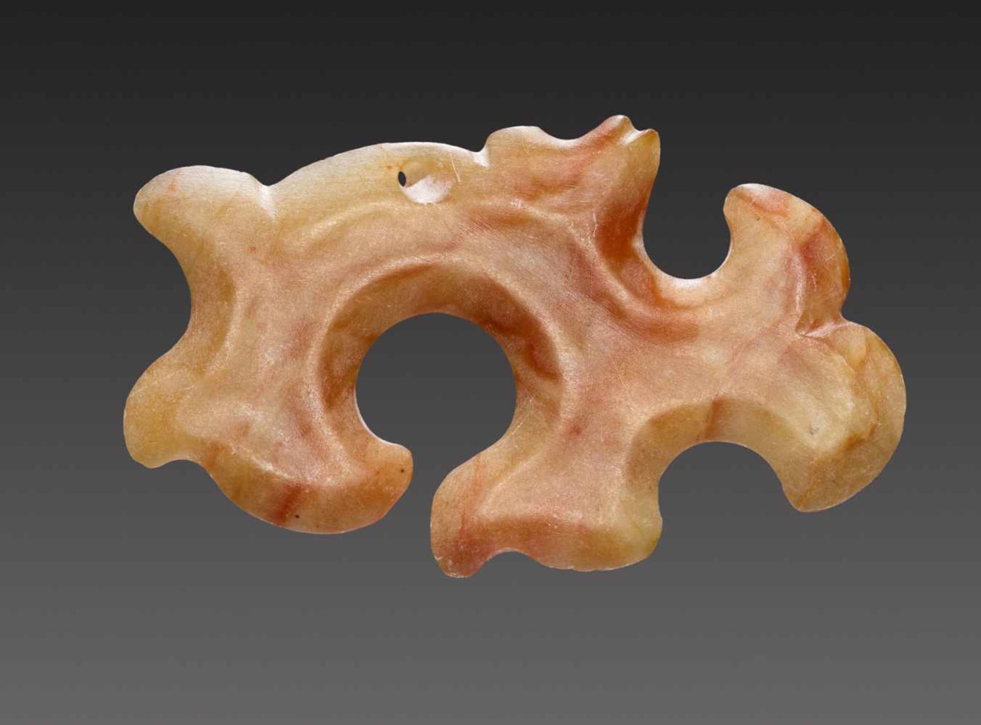 A SMOOTHLY POLISHED ABSTRACT-LOOKING PENDANT OF THE GOUYUN OR “HOOKED-CLOUD” TYPE Jade. China, - Image 3 of 9