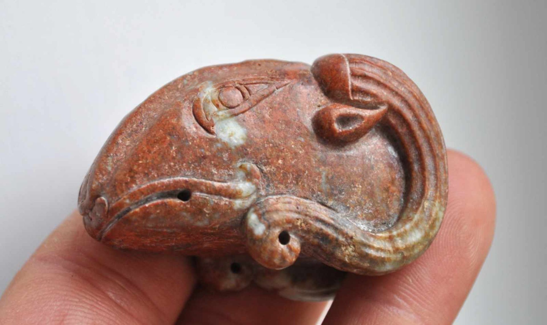 AN EXCEPTIONAL HAN PERIOD RAM’S HEAD CARVED IN THE ROUND IN JASPER-LIKE JADE Jade. China, Han - Image 12 of 15