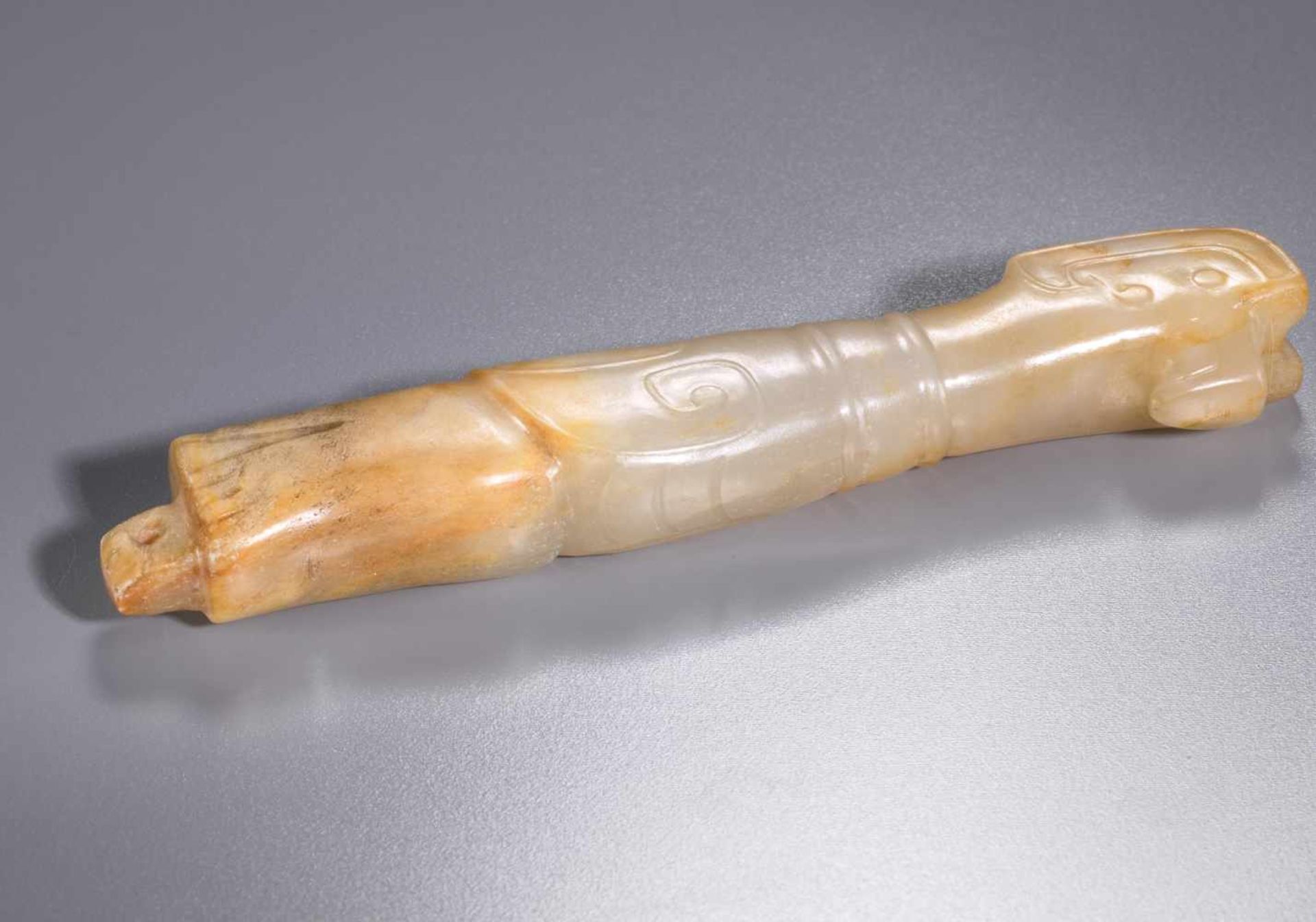 AN EXQUISITE FINIAL IN WHITE JADE CARVED AS AN ELONGATED BIRD IN PROFILE Jade. China, Late Shang - Image 8 of 11