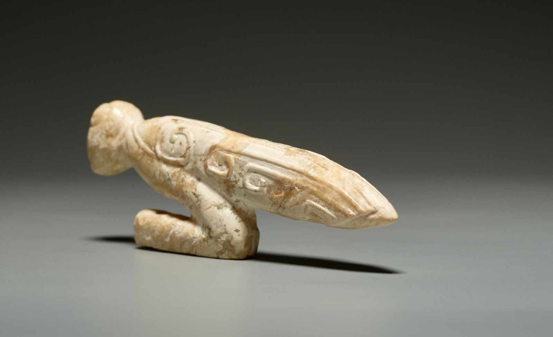 A LATE SHANG SCULPTURAL PRAYING MANTIS IN ALTERED JADE WITH AN IVORY QUALITY Jade. China, Late Shang - Image 6 of 11