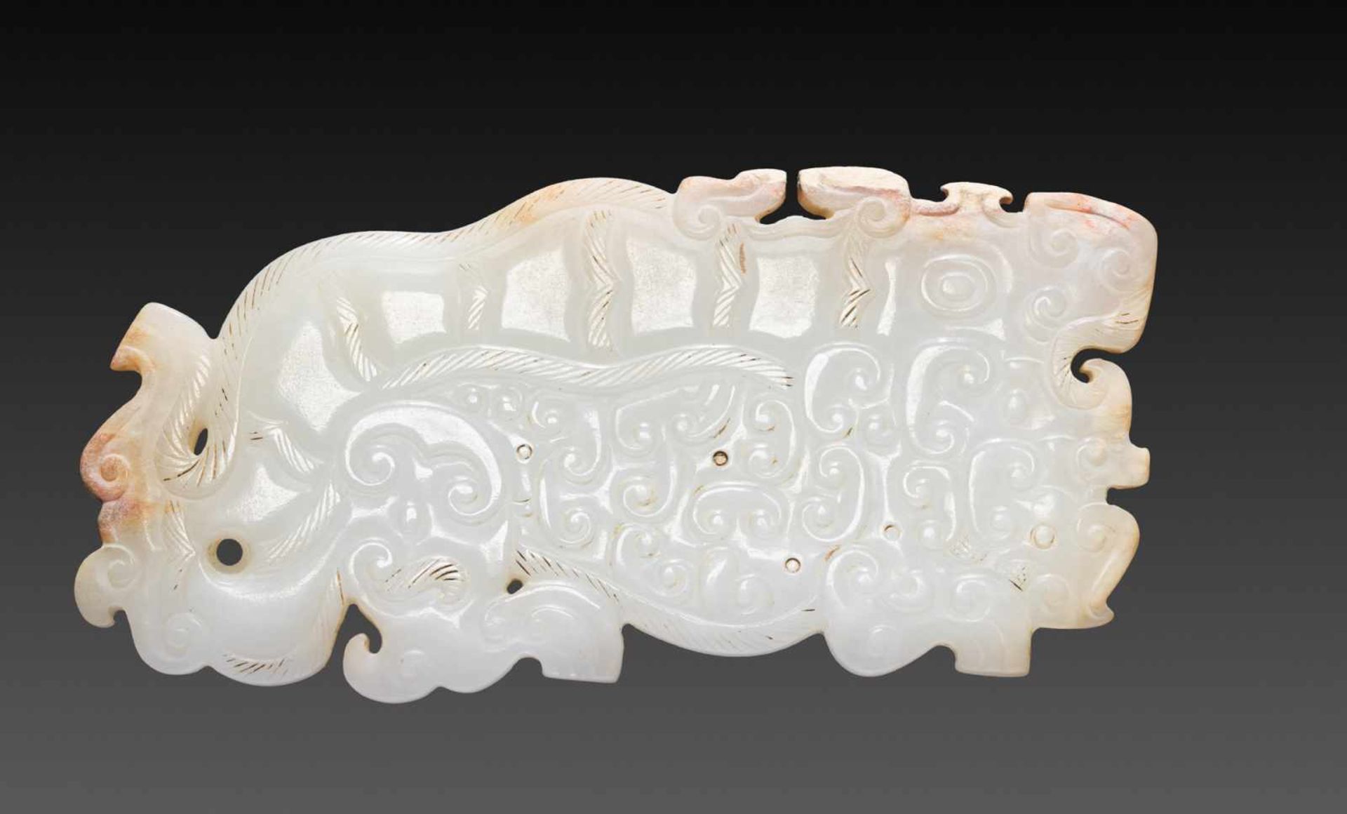 A MAGNIFICENT EASTERN ZHOU CROUCHING TIGER IN EXQUISITE PURE WHITE JADE Jade. China, Eastern Zhou, - Bild 2 aus 5