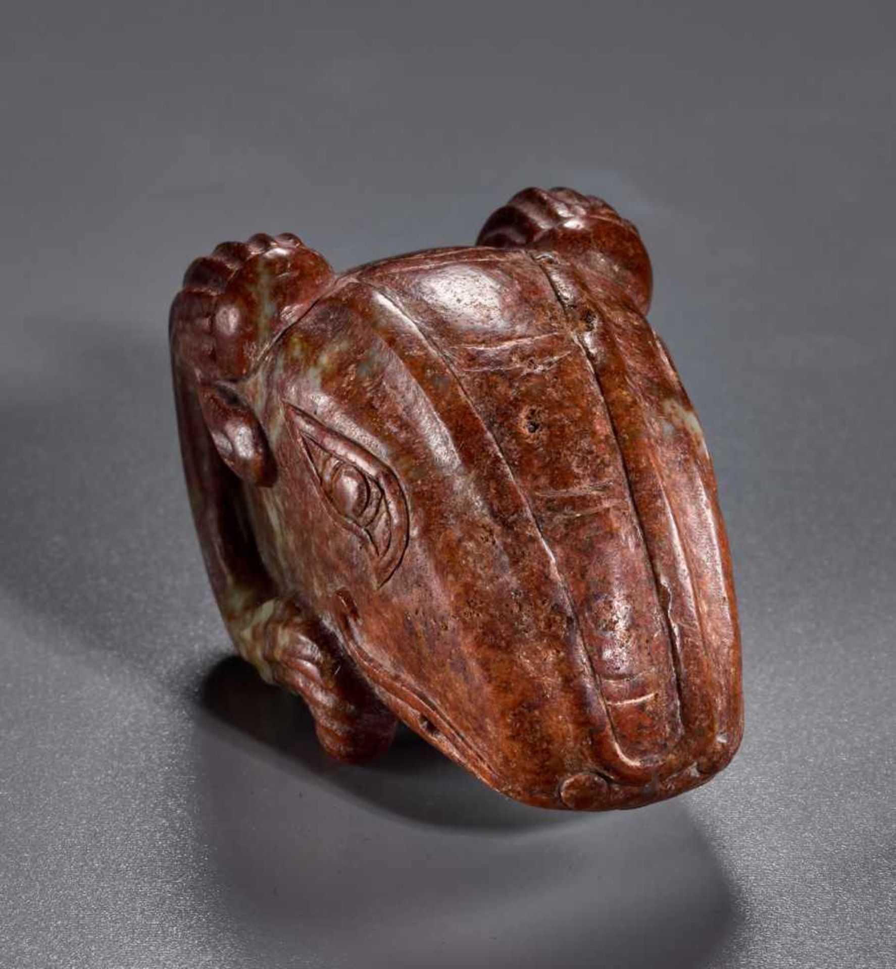 AN EXCEPTIONAL HAN PERIOD RAM’S HEAD CARVED IN THE ROUND IN JASPER-LIKE JADE Jade. China, Han - Image 10 of 15