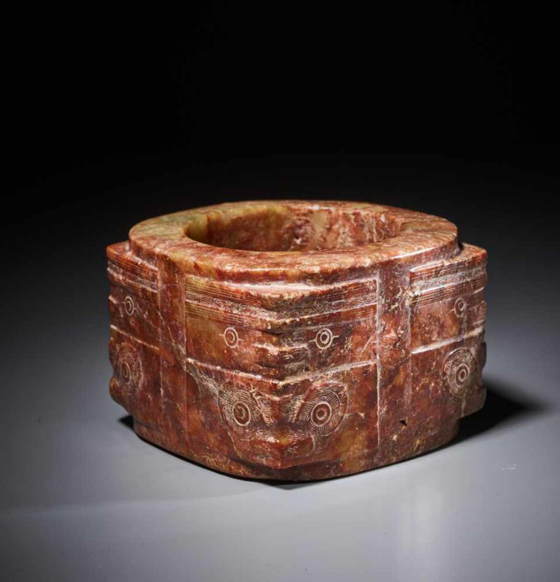 A WELL-CARVED TWO-TIERED LIANGZHU CONG WITH STYLIZED MASKS Jade. China, Late Neolithic period, - Bild 4 aus 11