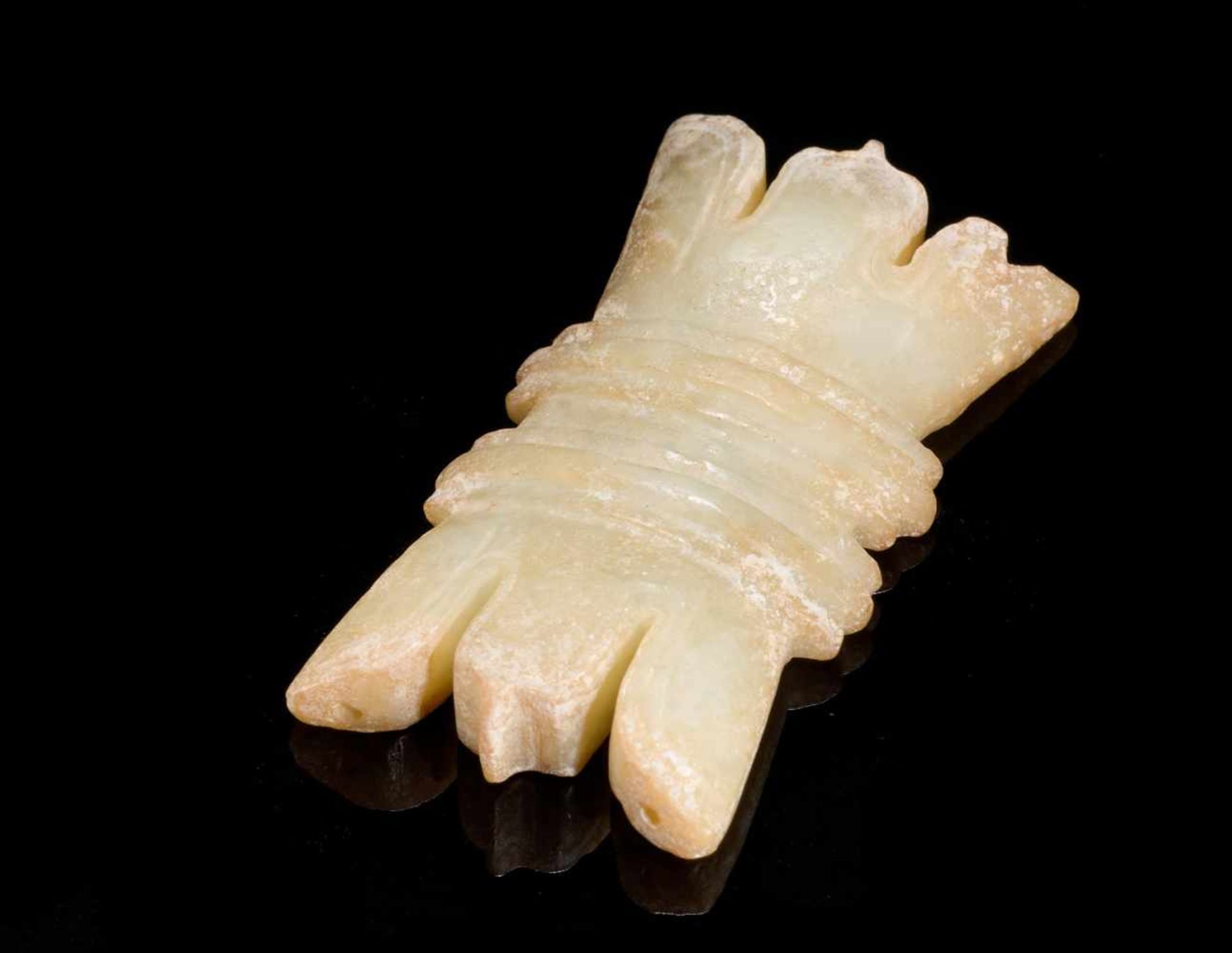 AN INTRIGUING SMALL JADE ORNAMENT SHAPED AS A “TIED BUNDLE” (SHUJUAN) Jade. China, Late Western - Image 14 of 14