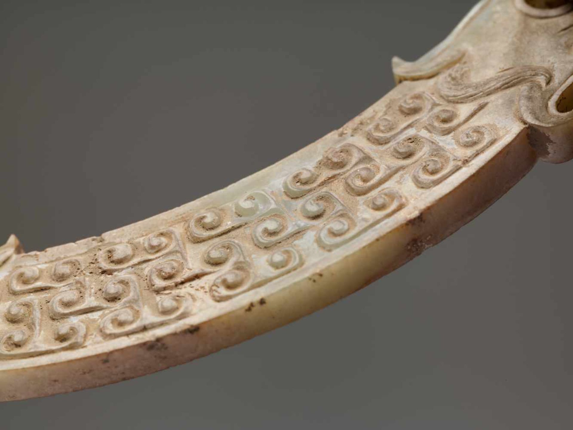 A UNIQUE HUANG ARCHED ORNAMENT DECORATED WITH DRAGONS IN OPENWORK ON THE SIDES Jade. China, - Image 6 of 11