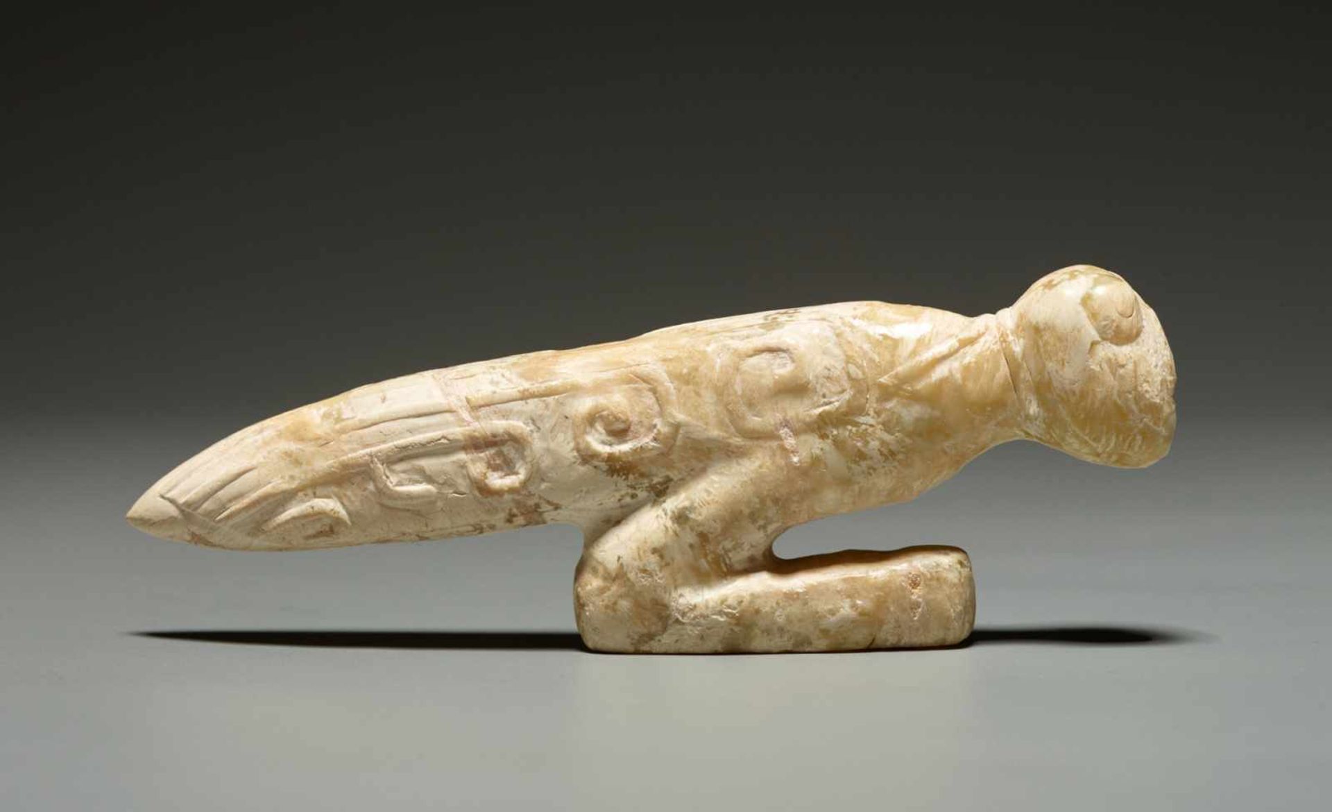 A LATE SHANG SCULPTURAL PRAYING MANTIS IN ALTERED JADE WITH AN IVORY QUALITY Jade. China, Late Shang - Image 4 of 11