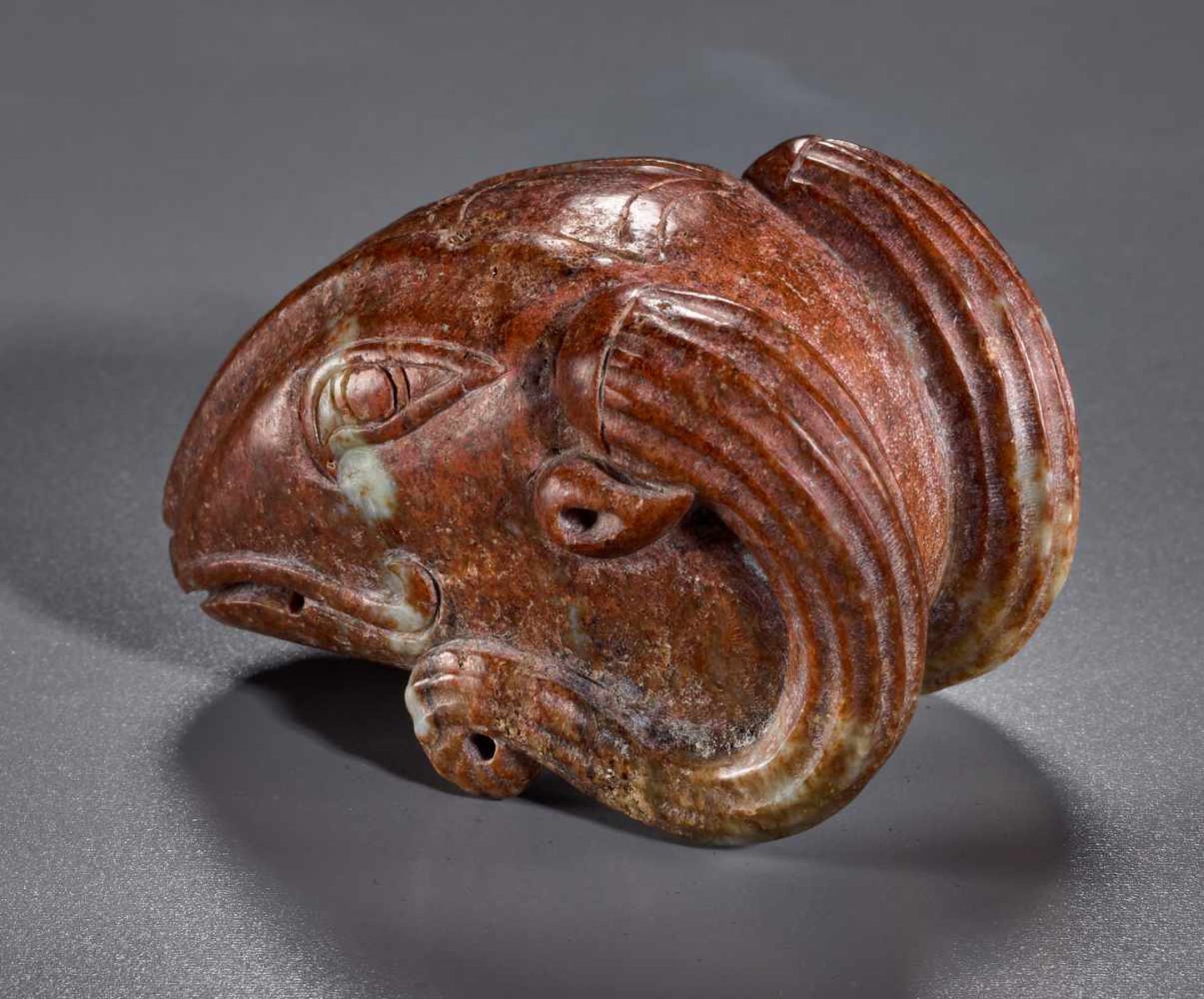 AN EXCEPTIONAL HAN PERIOD RAM’S HEAD CARVED IN THE ROUND IN JASPER-LIKE JADE Jade. China, Han - Image 9 of 15