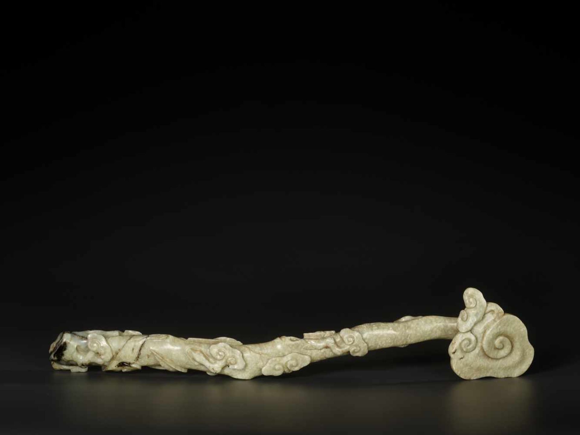 A RARE GREY JADE ‘LINGZHI AND BAMBOO’ RUYI SCEPTER, MING DYNASTY, MUSEUM PROVENANCE The nephrite - Image 9 of 13