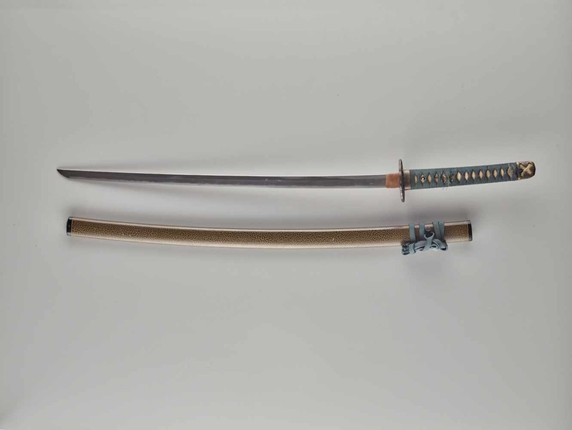 A TACHI WITH LACQUER `ICE CRACK´ SAYA Japan, early Edo period (1603 - 1868) (blade); late 17th to