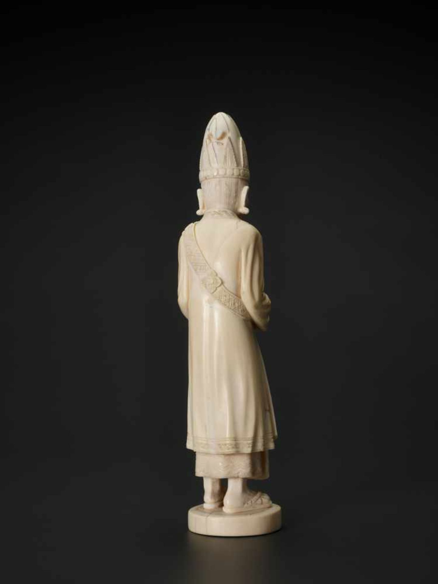 A 19TH CENTURY INDO-PERSIAN IVORY SCULPTURE OF A PRIEST Ivory India, 19th century This finely carved - Image 3 of 6