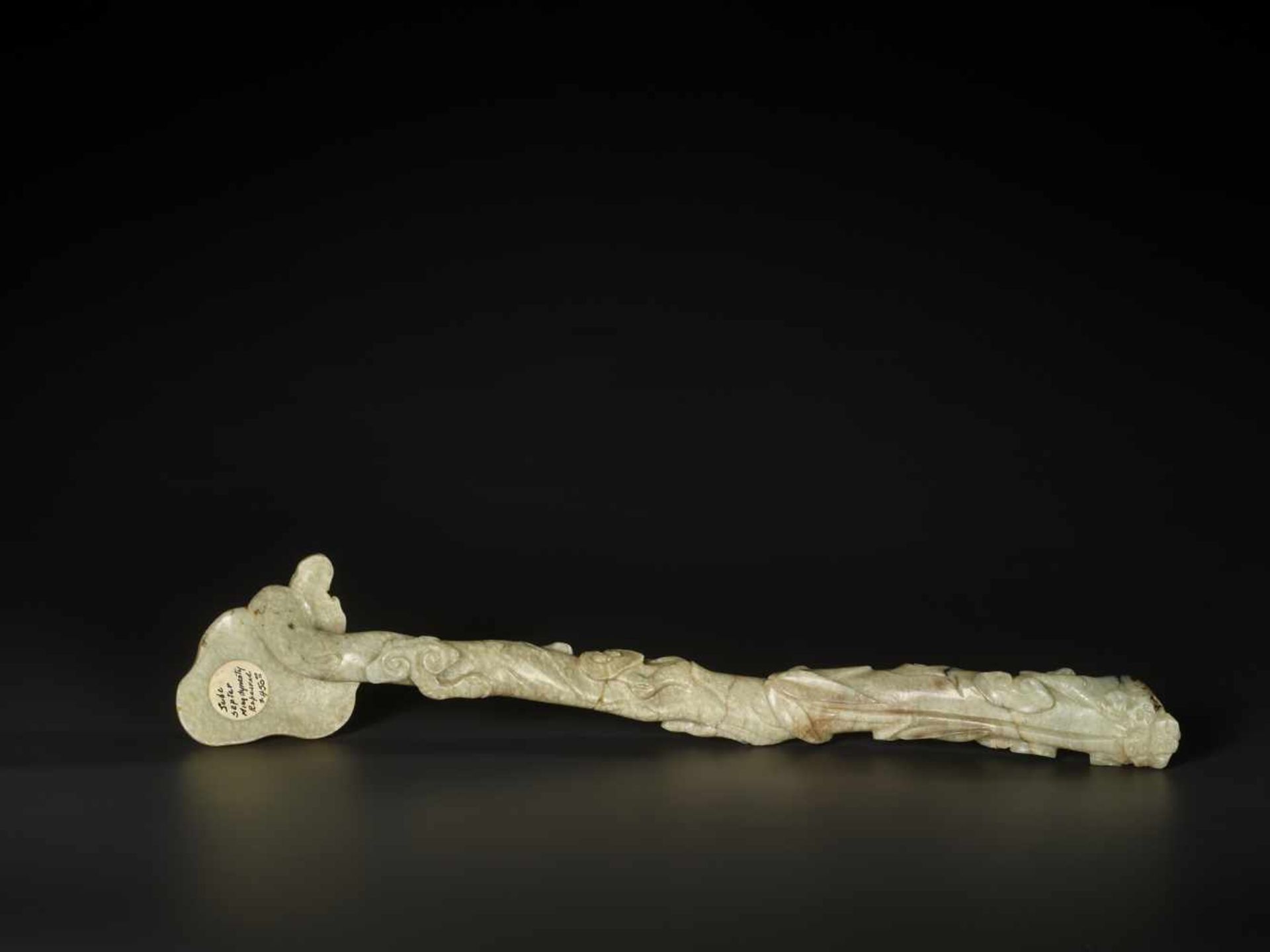 A RARE GREY JADE ‘LINGZHI AND BAMBOO’ RUYI SCEPTER, MING DYNASTY, MUSEUM PROVENANCE The nephrite - Image 10 of 13