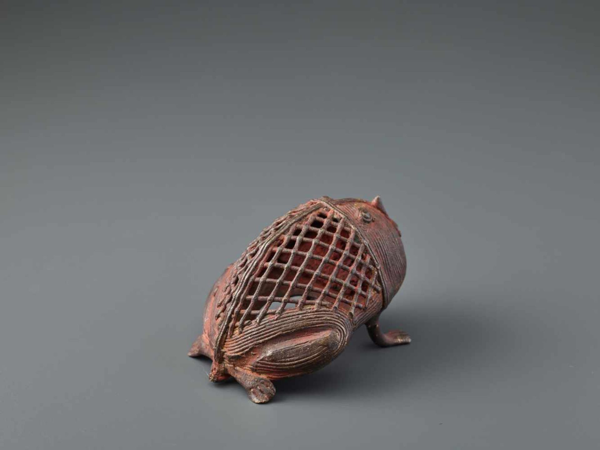 A WHIMSICAL KONDH TRIBAL BRONZE IN SHAPE OF A FROG Copper bronze, remains of cold paintNorthern - Image 2 of 6