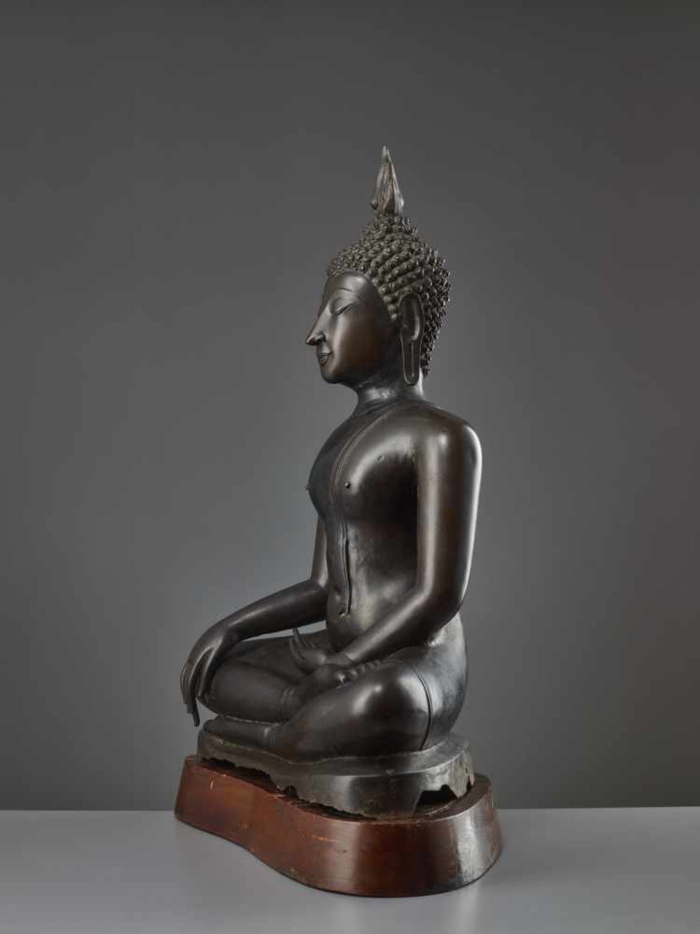 A LARGE AND IMPORTANT BRONZE FIGURE OF BUDDHA SHAKYAMUNI, SUKHOTHAI STYLE, KAMPHAENG PHET, 14TH – - Image 8 of 13