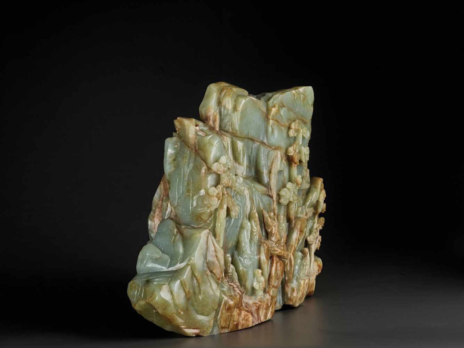 A SUPERB AND VERY LARGE CELADON AND RUSSET ‘SEVEN IMMORTALS’ JADE MOUNTAIN, 17th – 18th CENTURY - Image 21 of 24