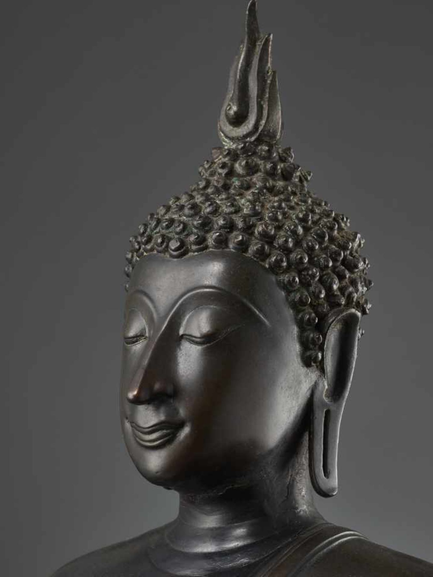 A LARGE AND IMPORTANT BRONZE FIGURE OF BUDDHA SHAKYAMUNI, SUKHOTHAI STYLE, KAMPHAENG PHET, 14TH – - Image 11 of 13