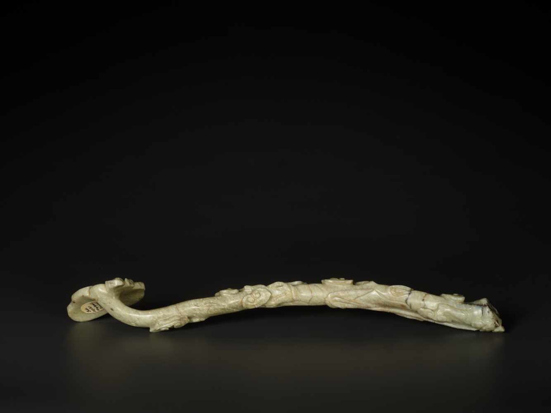 A RARE GREY JADE ‘LINGZHI AND BAMBOO’ RUYI SCEPTER, MING DYNASTY, MUSEUM PROVENANCE The nephrite - Image 8 of 13
