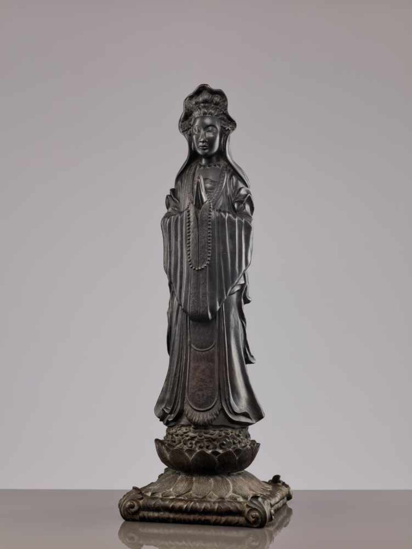 A VERY LARGE AND IMPRESSIVE JAPANESE BRONZE STATUE OF KANNON BronzeJapan, Meiji period (1868 - - Image 7 of 10