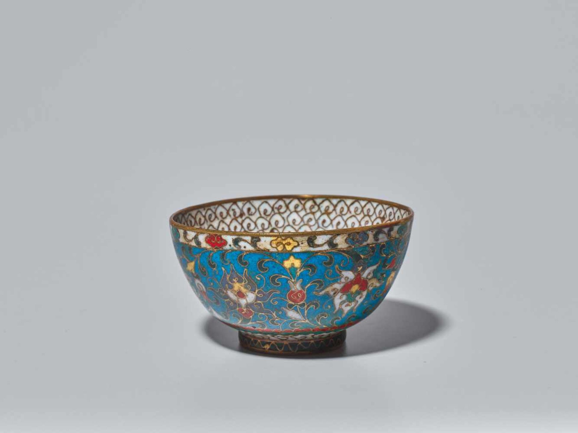 A CLOISONNE ENAMEL ‘LOTUS’ BOWL, MING DYNASTY, 16TH CENTURY The bronze bowl with gilt rims and - Image 6 of 7