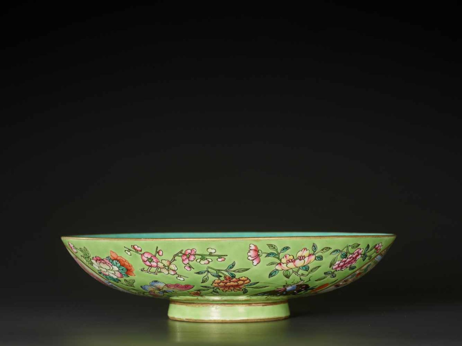 A RARE FAMILLE ROSE LIME-GROUND ‘MUDAN TING’ BOWL AND COVER, DAOGUANG Daoguang six-character seal - Image 4 of 20