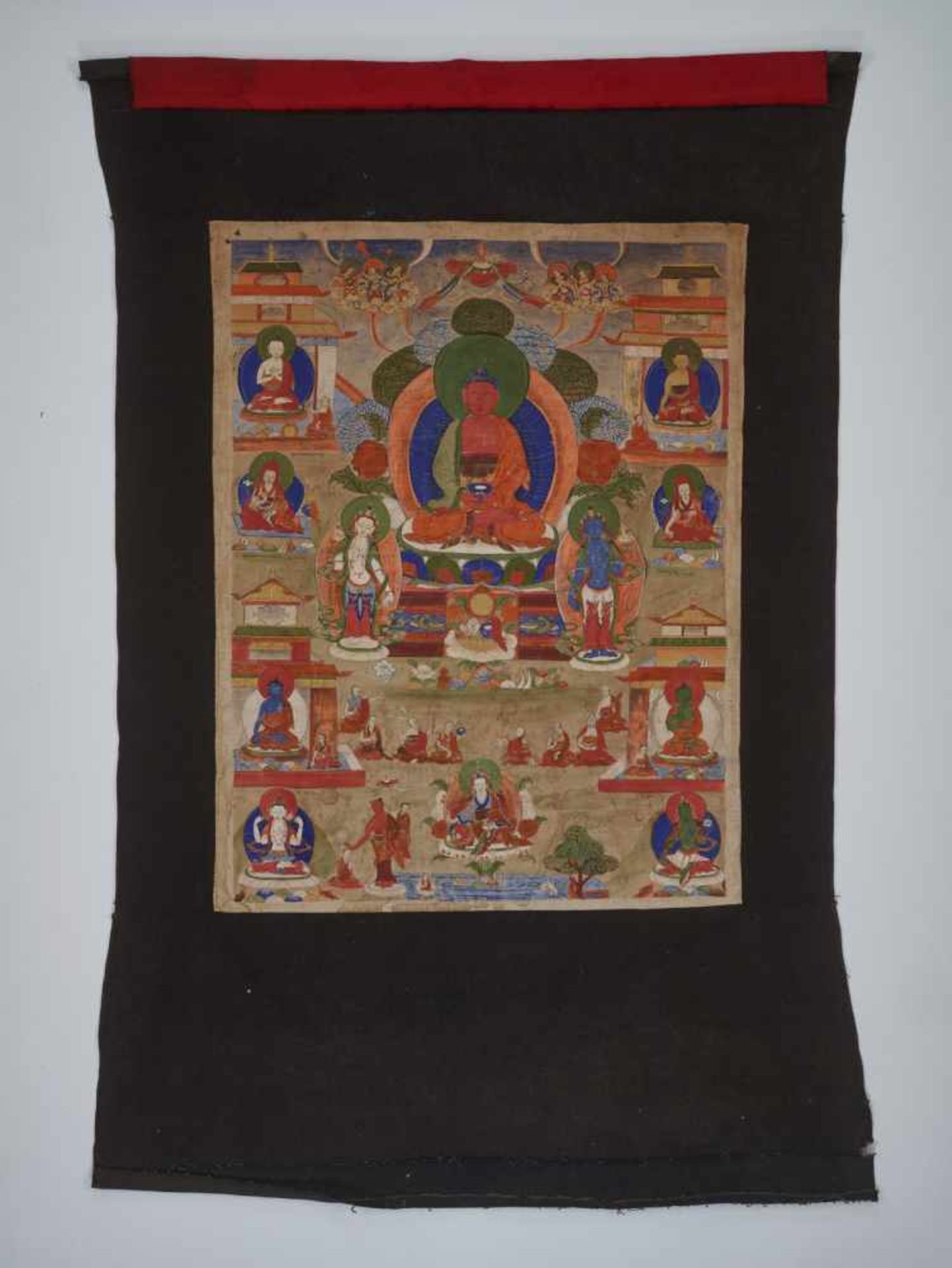 A 19th CENTURY THANGKA DEPICTING AMITABHA IN SUKHAVATI Distemper on cloth, framed in plain linen - Image 4 of 7