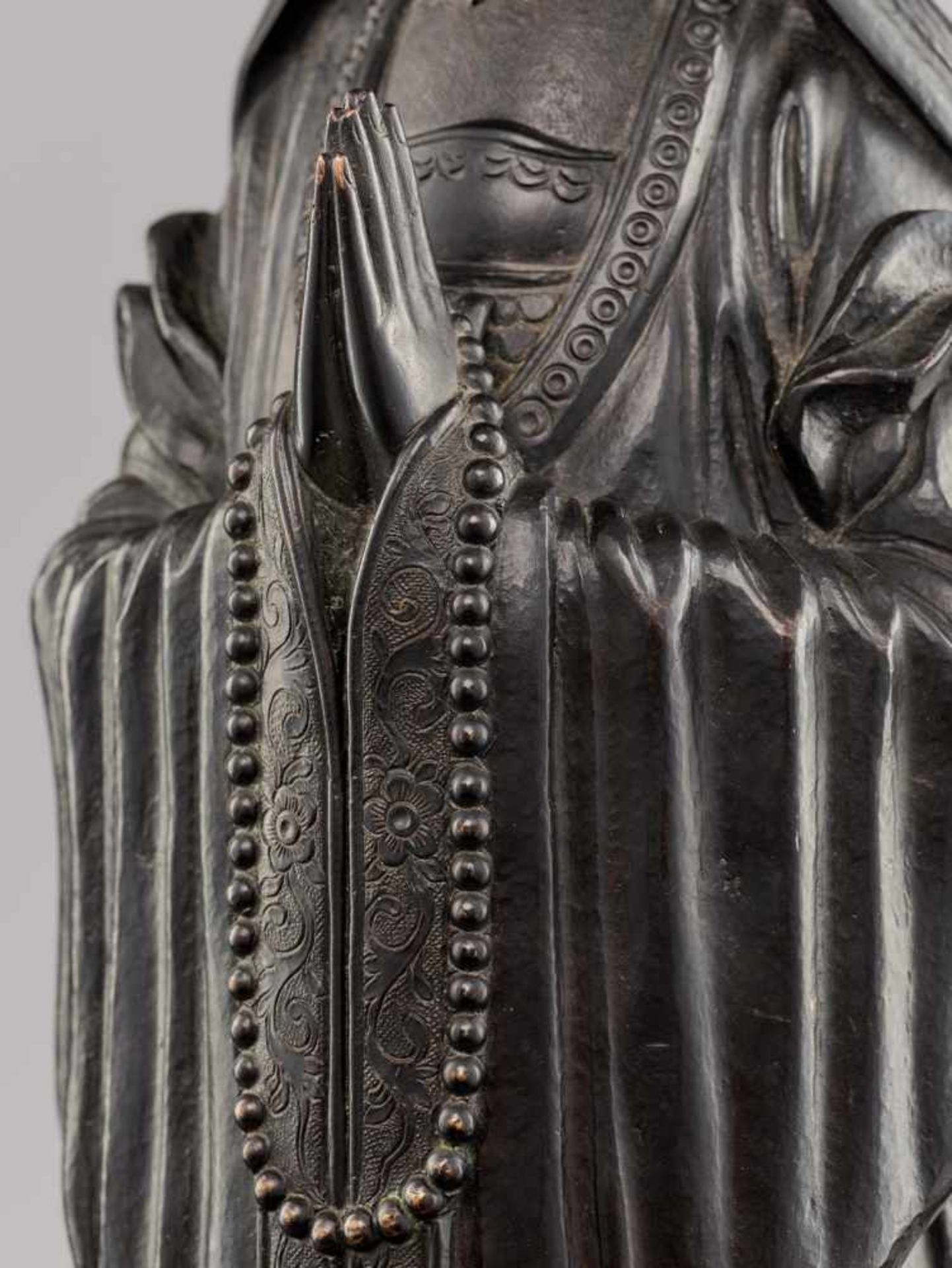 A VERY LARGE AND IMPRESSIVE JAPANESE BRONZE STATUE OF KANNON BronzeJapan, Meiji period (1868 - - Image 10 of 10