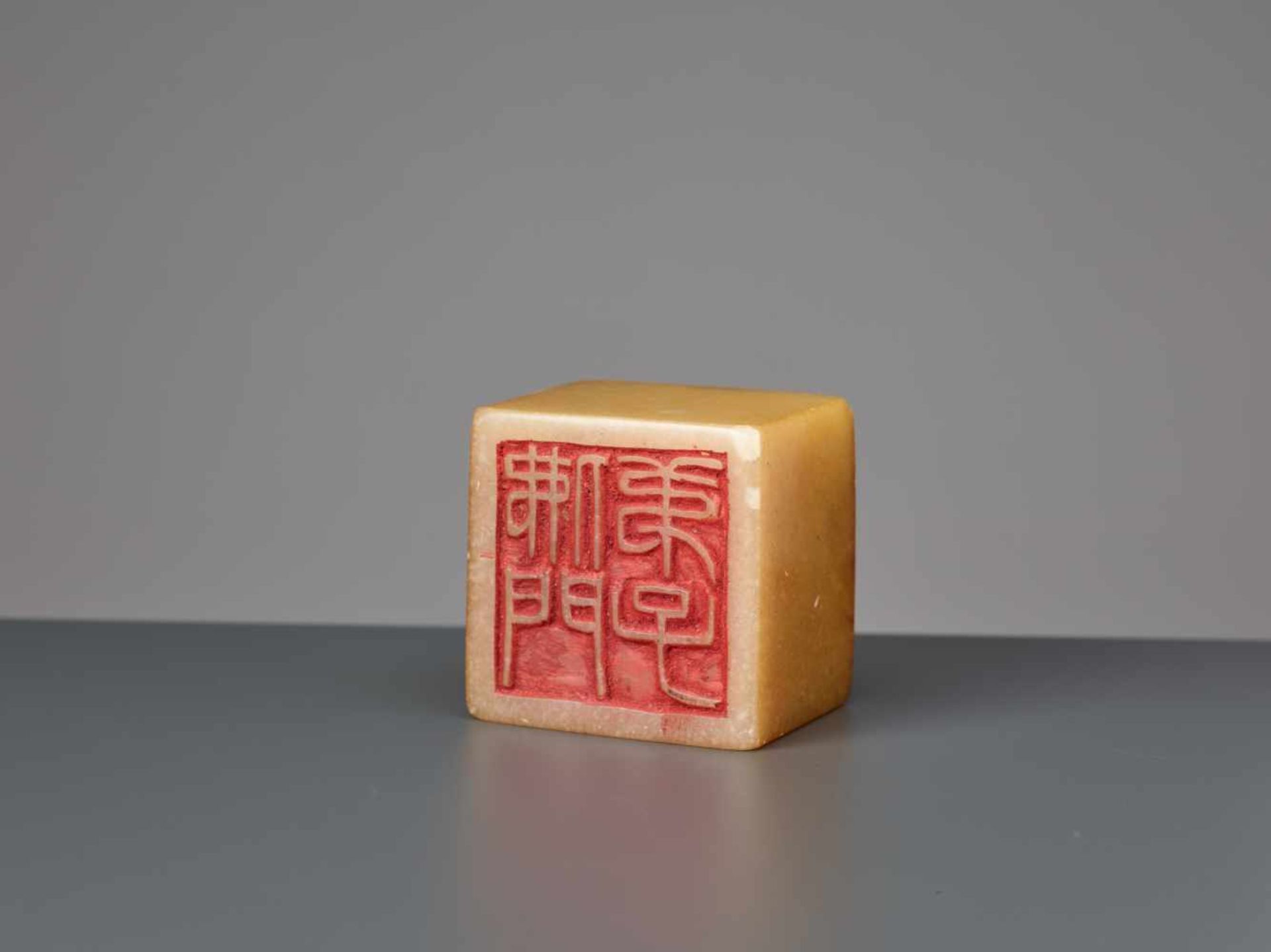 A SQUARE QINGTIAN SEAL WITH MATCHING BOX, CARVED BY ZHAO ZHIQIAN, 1852 The stone mottled in hues - Image 7 of 10