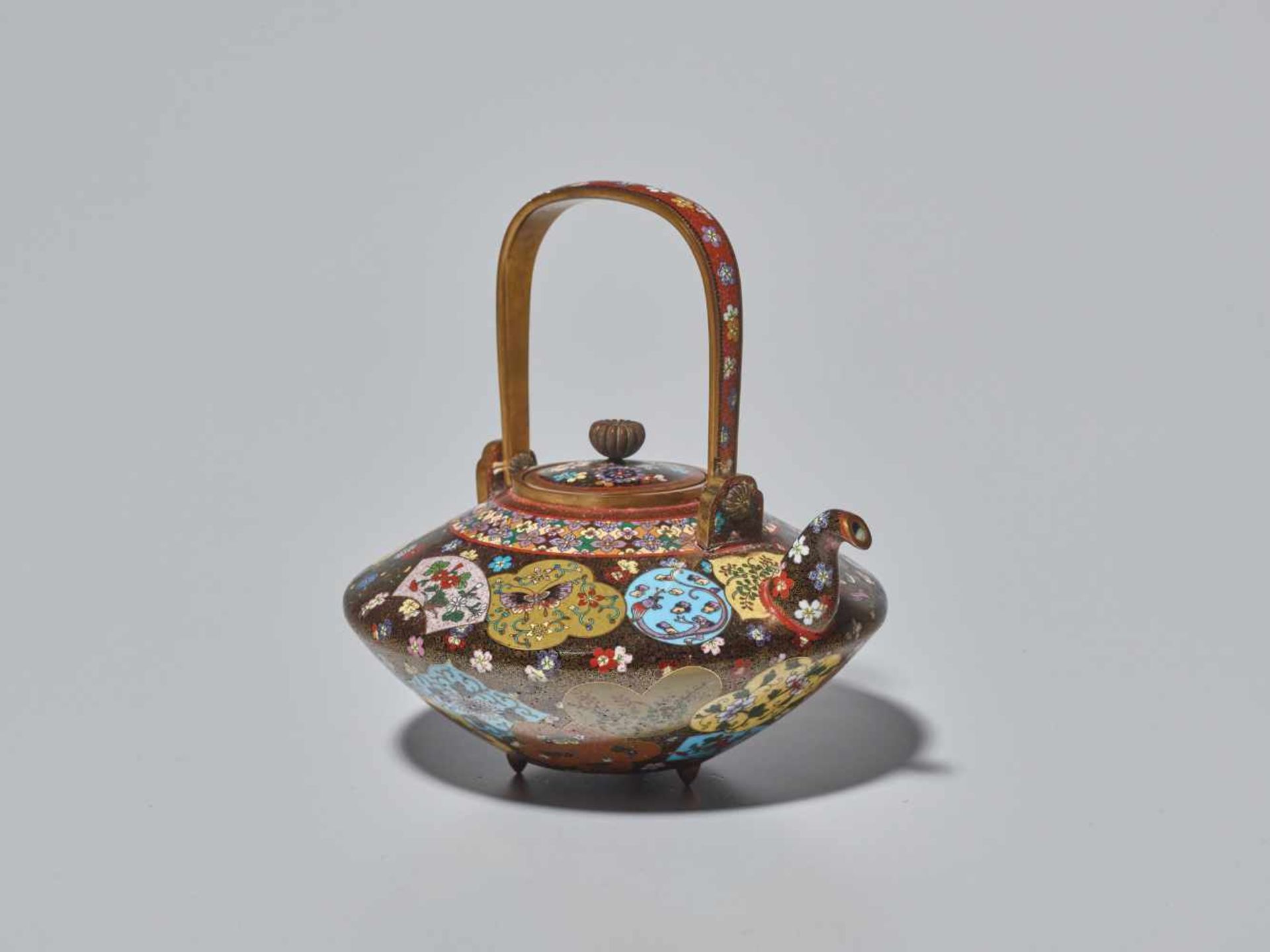 A FINE JAPANESE CLOISONNÉ ENAMEL TEAPOT ATTRIBUTED TO NAMIKAWA YASUYUKI (1845 – 1927) Cloisonné with