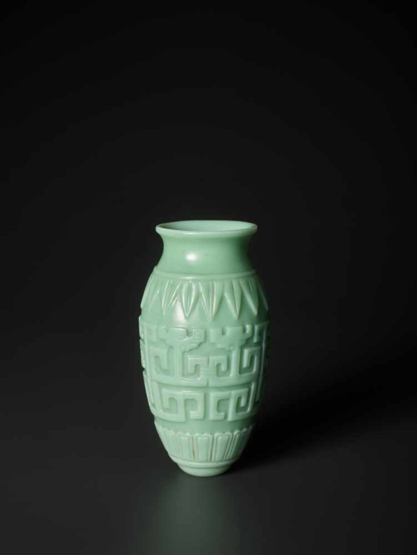 A RARE CARVED ARCHAISTIC ‘KUILONG’ TURQUOISE GLASS VASE, MID QING DYNASTY The translucent glass body - Image 5 of 9