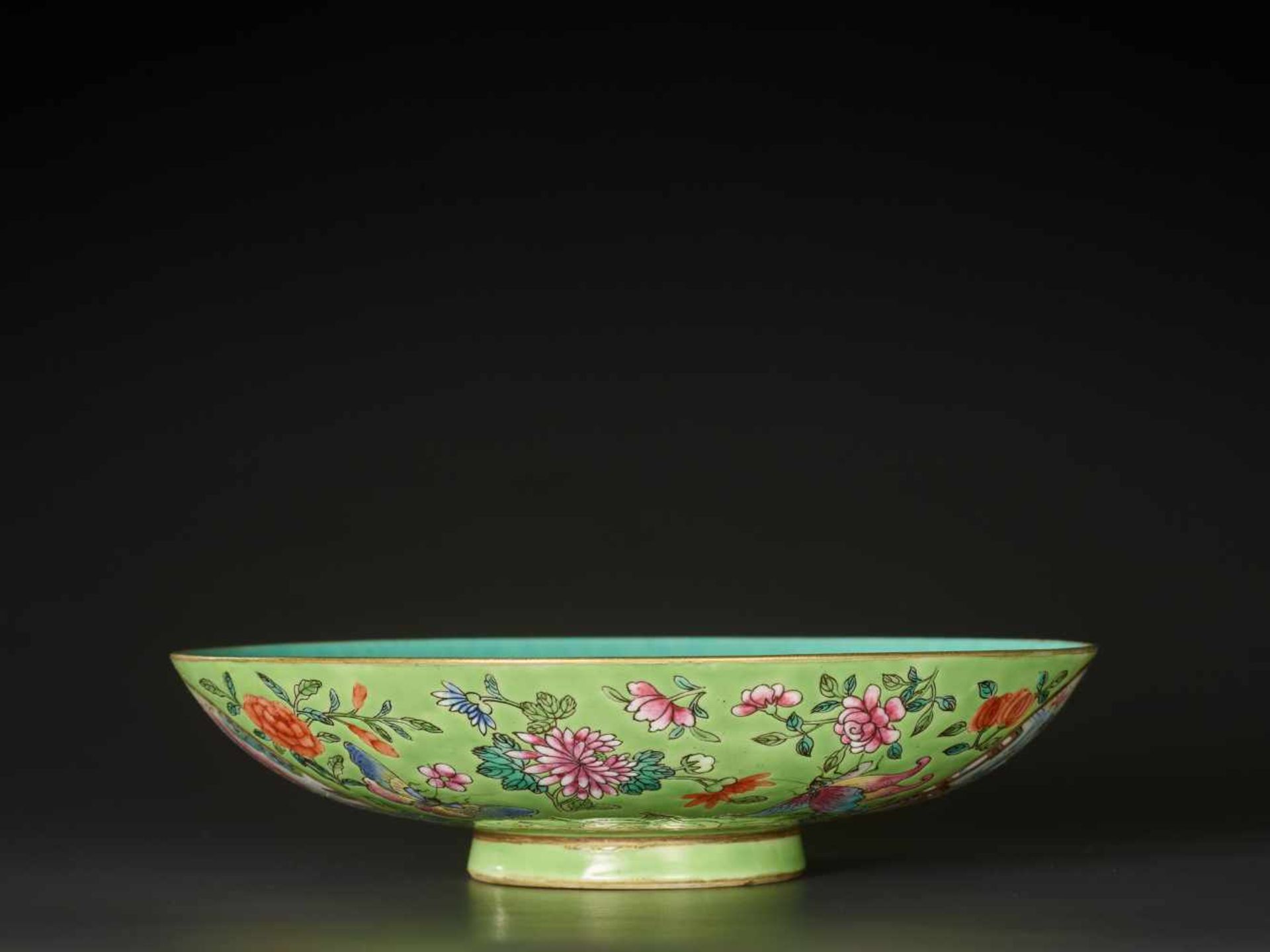 A RARE FAMILLE ROSE LIME-GROUND ‘MUDAN TING’ BOWL AND COVER, DAOGUANG Daoguang six-character seal - Image 5 of 20