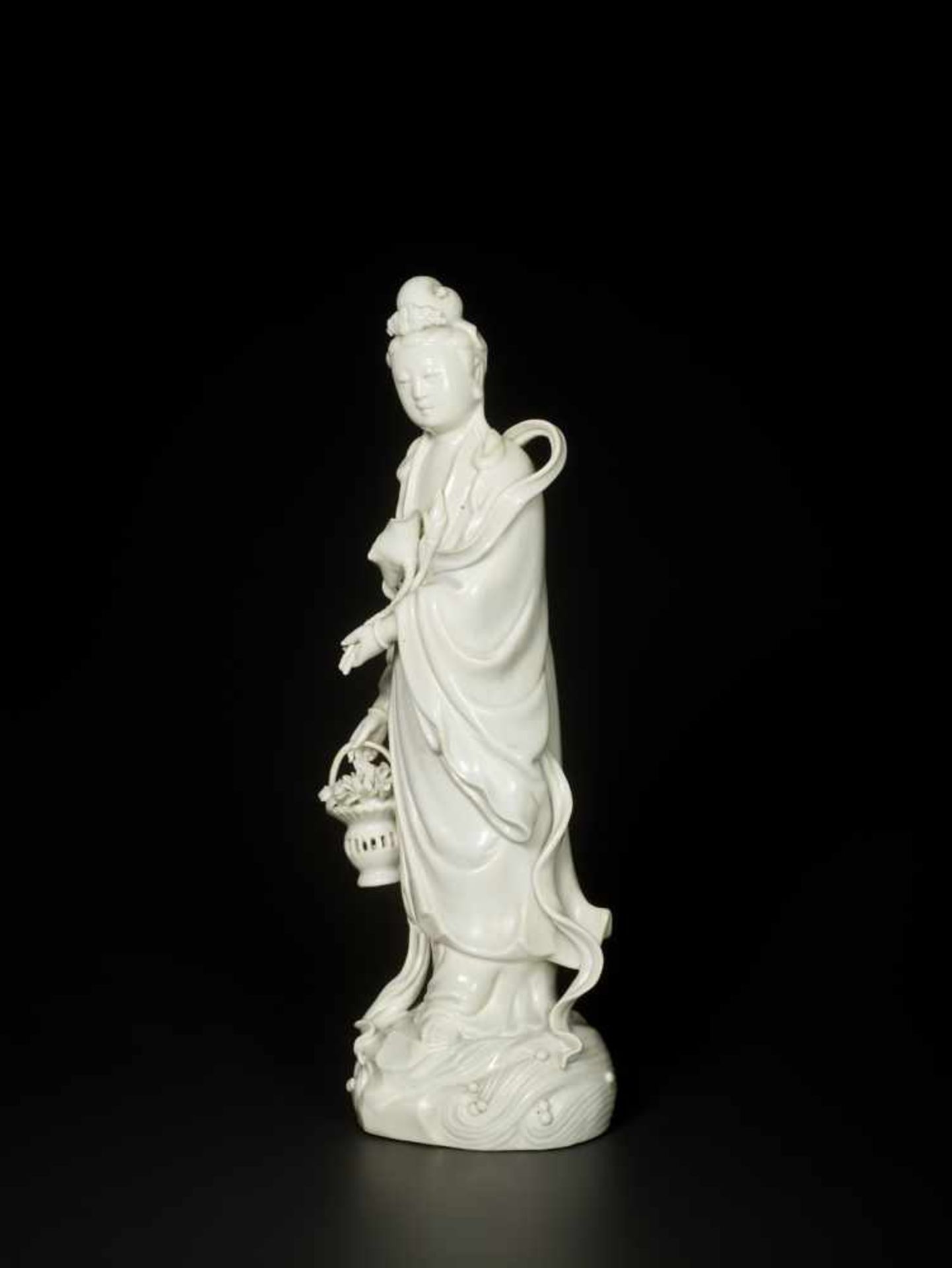 A BLANC-DE-CHINE PORCELAIN FIGURE OF GUANYIN, QING DYNASTY, DEHUA Molded white porcelain with carved - Image 3 of 8