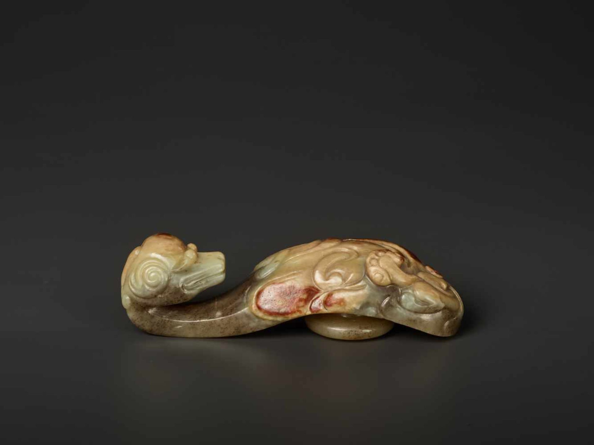 A CELADON, GREY AND RUSSET ‘CHILONG’ JADE BELT HOOK, MING DYNASTY The celadon and grey nephrite - Image 3 of 7