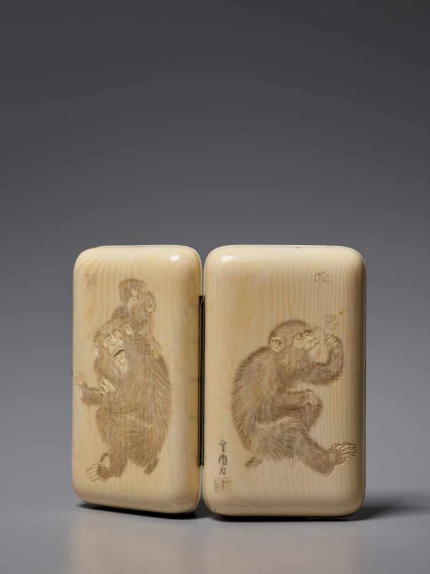A FINE JAPANESE IVORY CIGARETTE CASE WITH MONKEYS IvoryJapan, Meiji period (1868 - 1912)A - Image 8 of 8