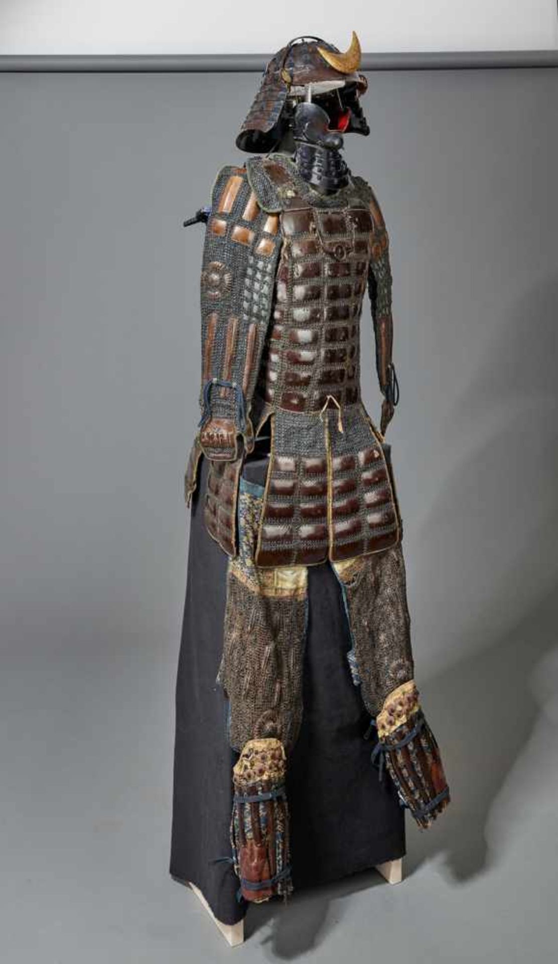 A RARE AND COMPLETE JAPANESE TATAMI-DO GUSOKU ARMOR Iron, fabric, wood, leather and lacquerJapan, - Image 5 of 11