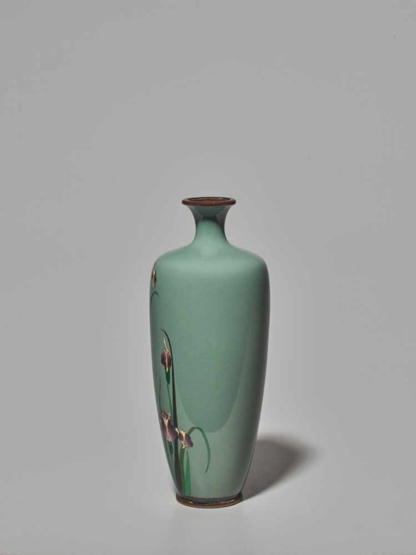 A JAPANESE CLOISONNÉ VASE WITH IRIS BLOSSOMS IN THE STYLE OF NAMIKAWA SOSUKE Cloisonné with - Image 7 of 7