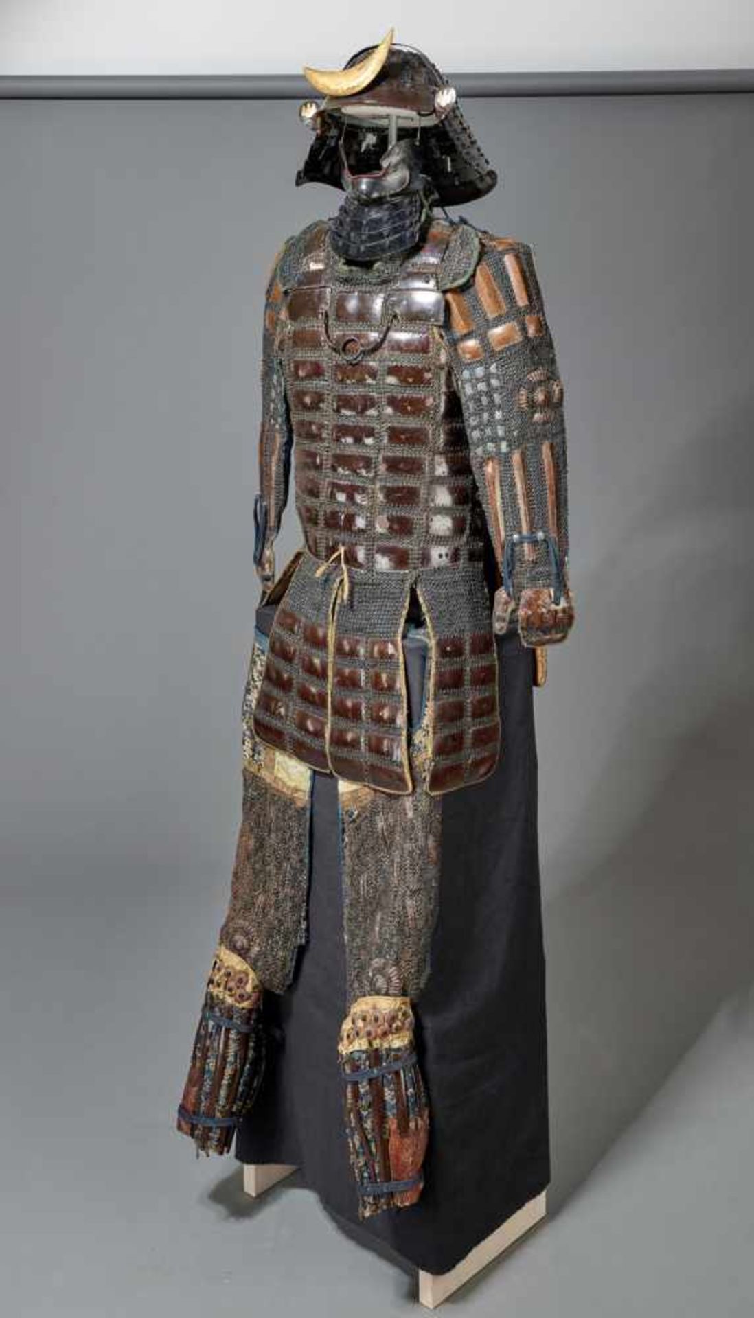 A RARE AND COMPLETE JAPANESE TATAMI-DO GUSOKU ARMOR Iron, fabric, wood, leather and lacquerJapan, - Image 4 of 11