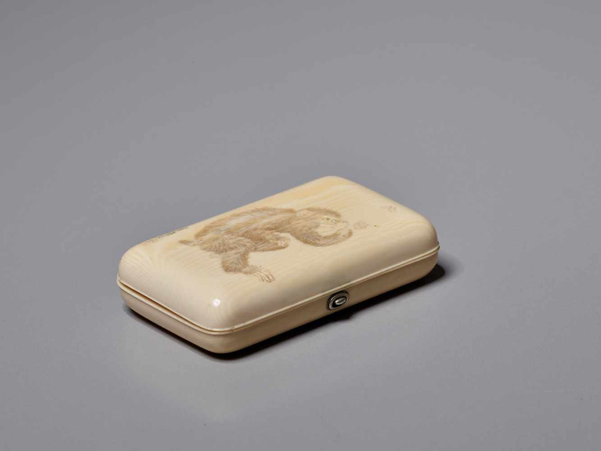 A FINE JAPANESE IVORY CIGARETTE CASE WITH MONKEYS IvoryJapan, Meiji period (1868 - 1912)A - Image 5 of 8