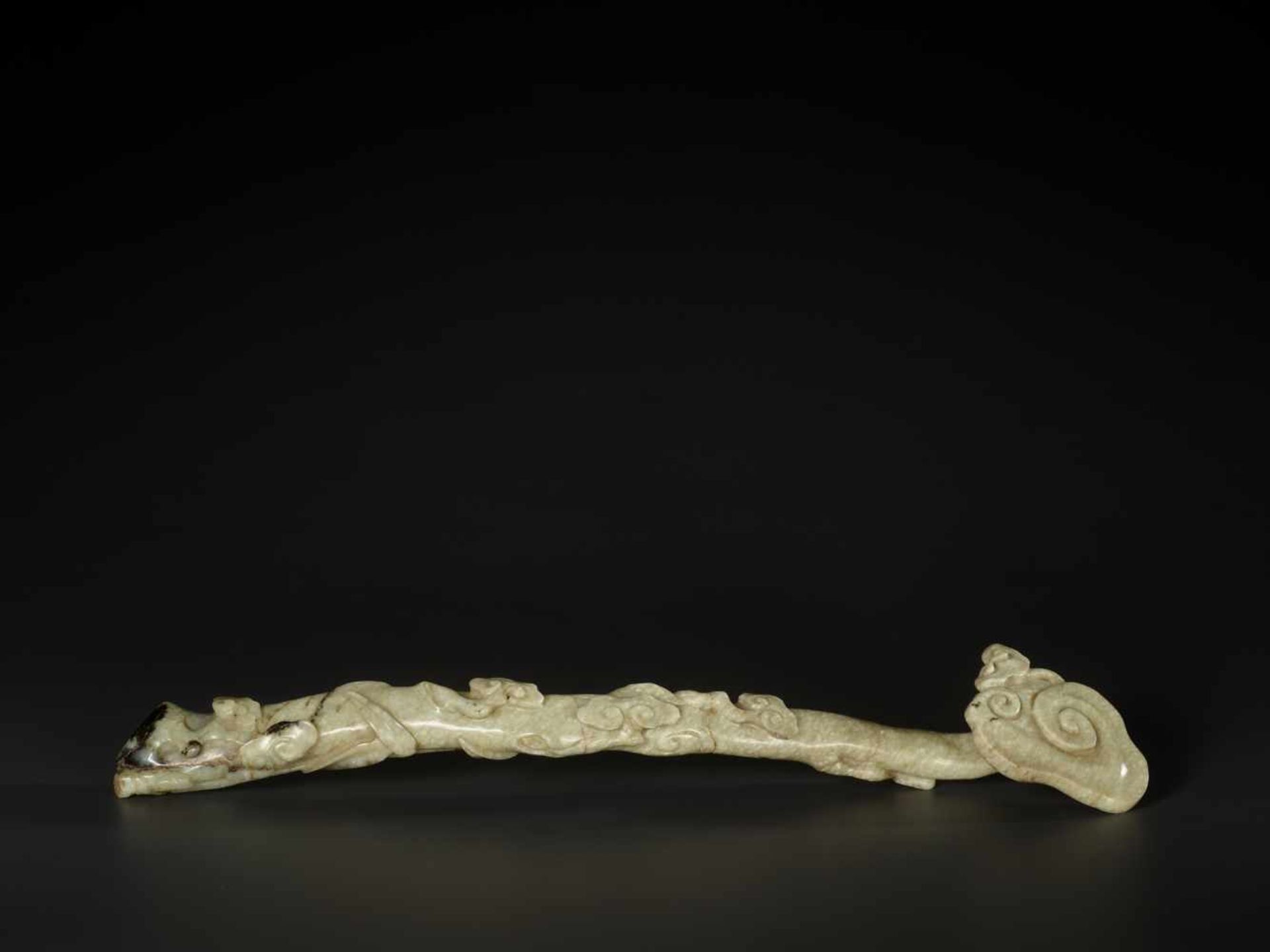 A RARE GREY JADE ‘LINGZHI AND BAMBOO’ RUYI SCEPTER, MING DYNASTY, MUSEUM PROVENANCE The nephrite - Image 5 of 13