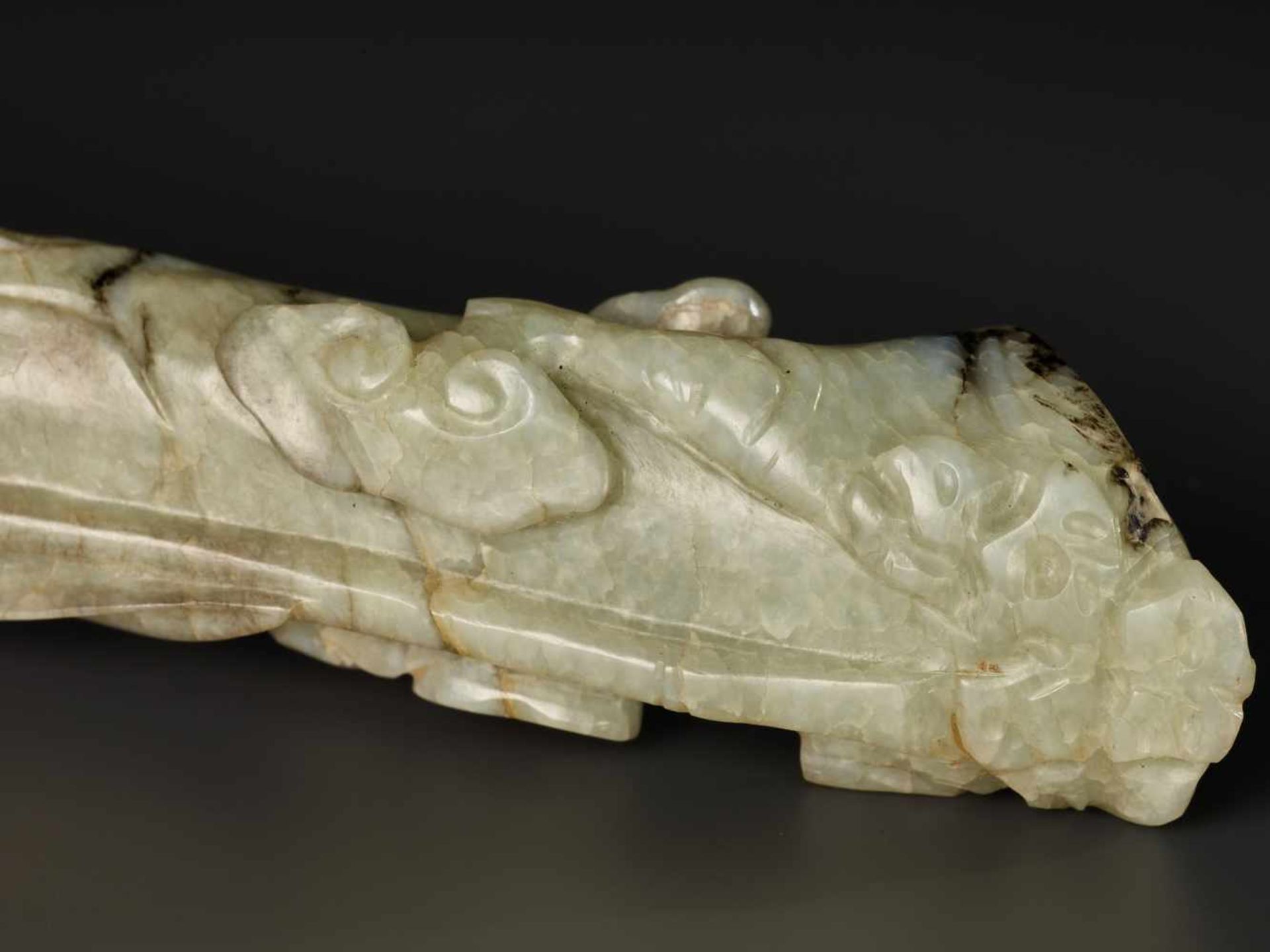 A RARE GREY JADE ‘LINGZHI AND BAMBOO’ RUYI SCEPTER, MING DYNASTY, MUSEUM PROVENANCE The nephrite - Image 3 of 13