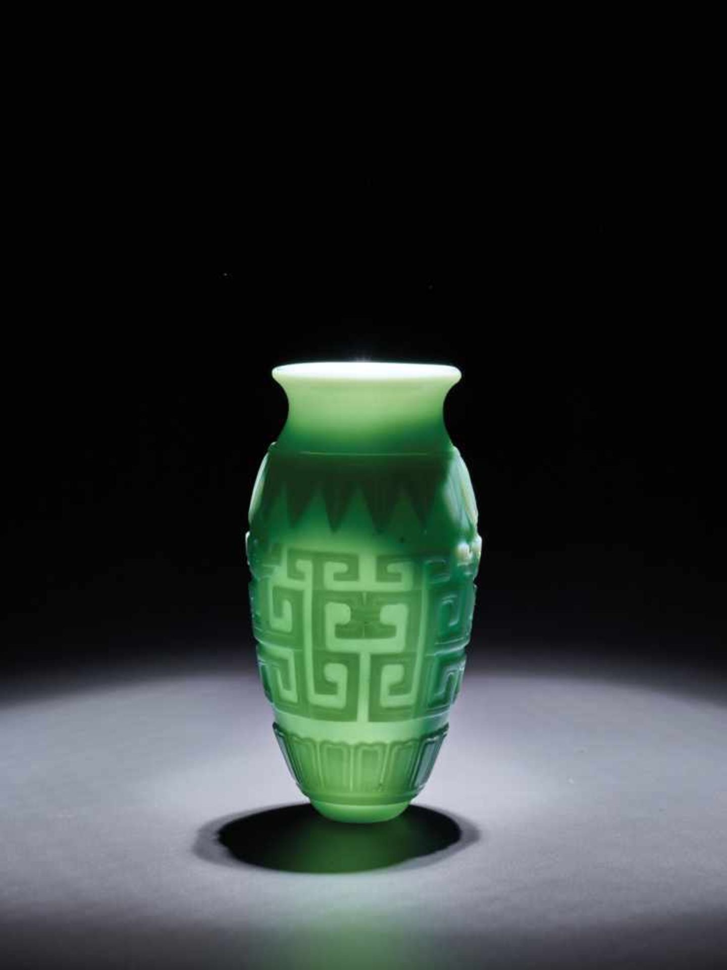 A RARE CARVED ARCHAISTIC ‘KUILONG’ TURQUOISE GLASS VASE, MID QING DYNASTY The translucent glass body - Image 2 of 9