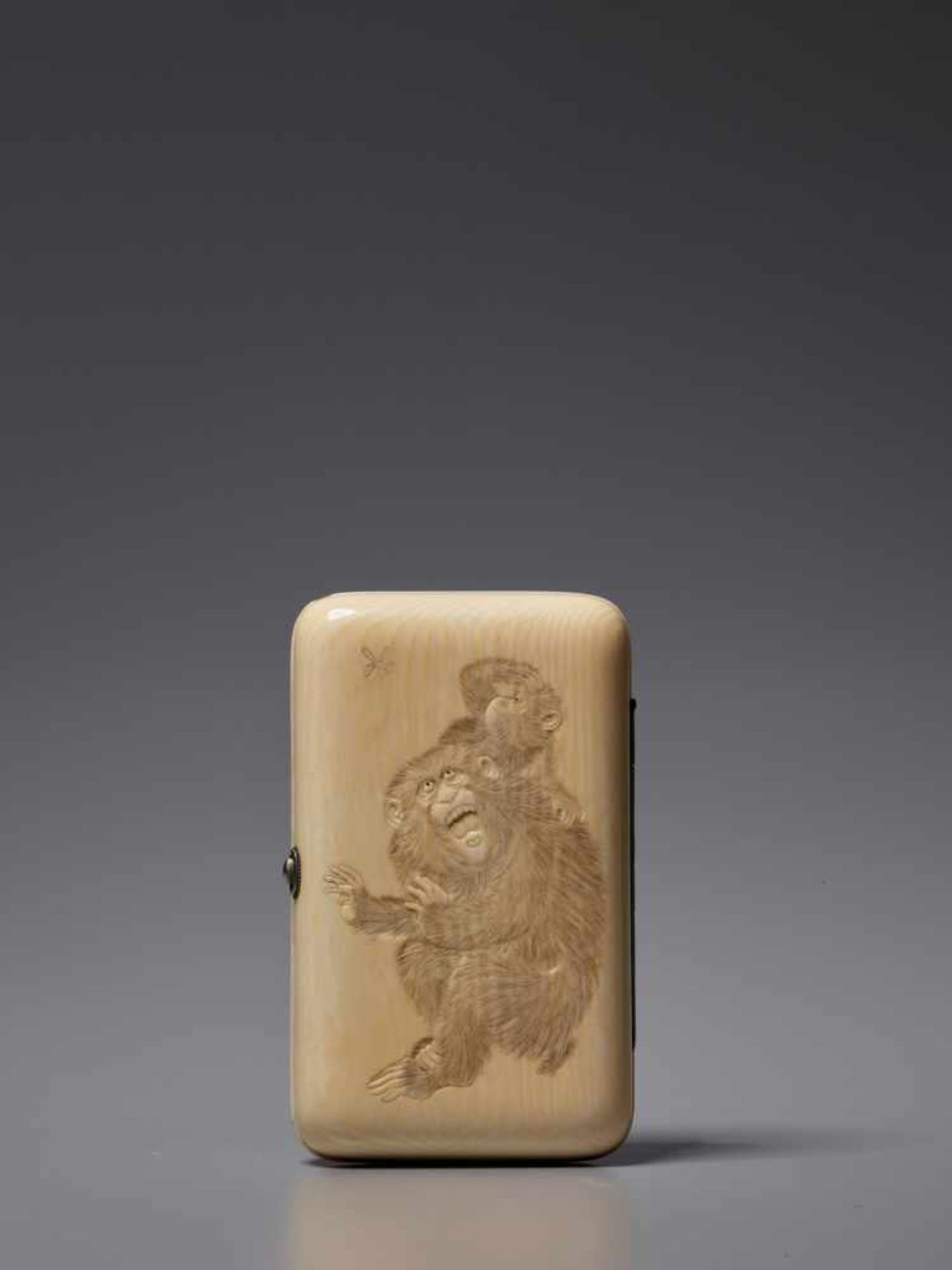 A FINE JAPANESE IVORY CIGARETTE CASE WITH MONKEYS IvoryJapan, Meiji period (1868 - 1912)A - Image 2 of 8