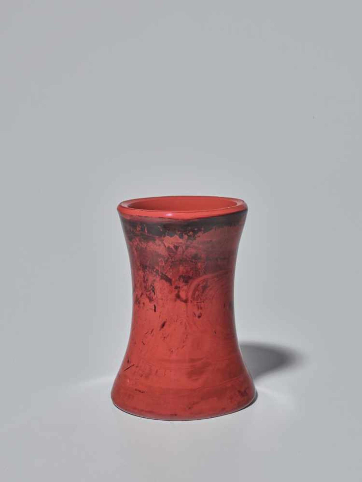 A ‘REALGAR’ IMITATION GLASS BRUSH POT, QING DYNASTY The tapered body rising from a flat base, the - Image 5 of 8