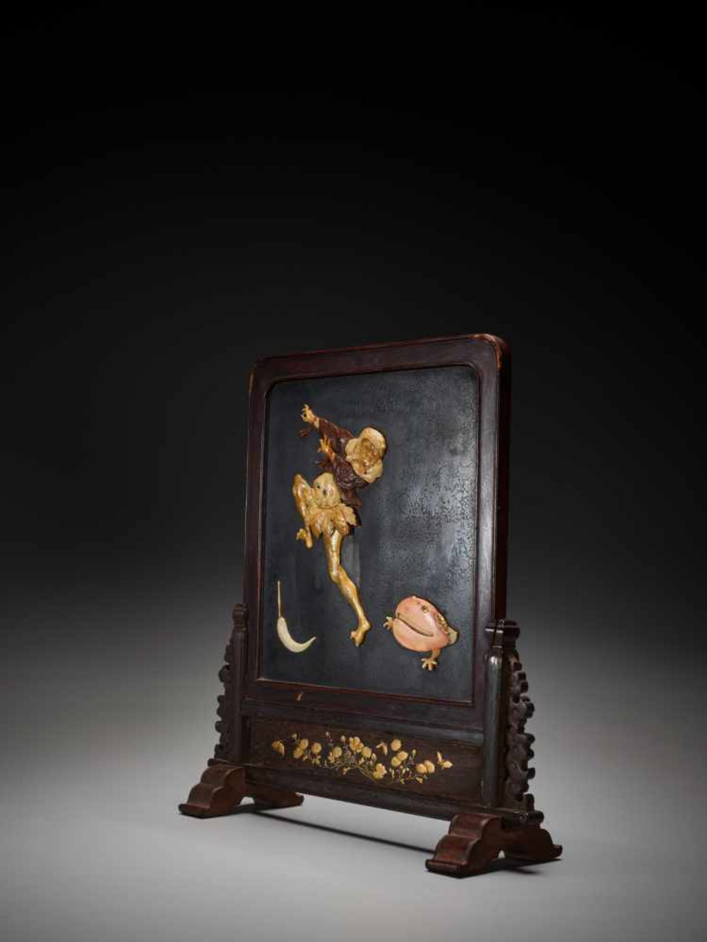 A JAPANESE WOOD AND IVORY INLAID LACQUER STANDING SCREEN BY SHUNKO Wood, lacquer, ivory, - Image 7 of 9