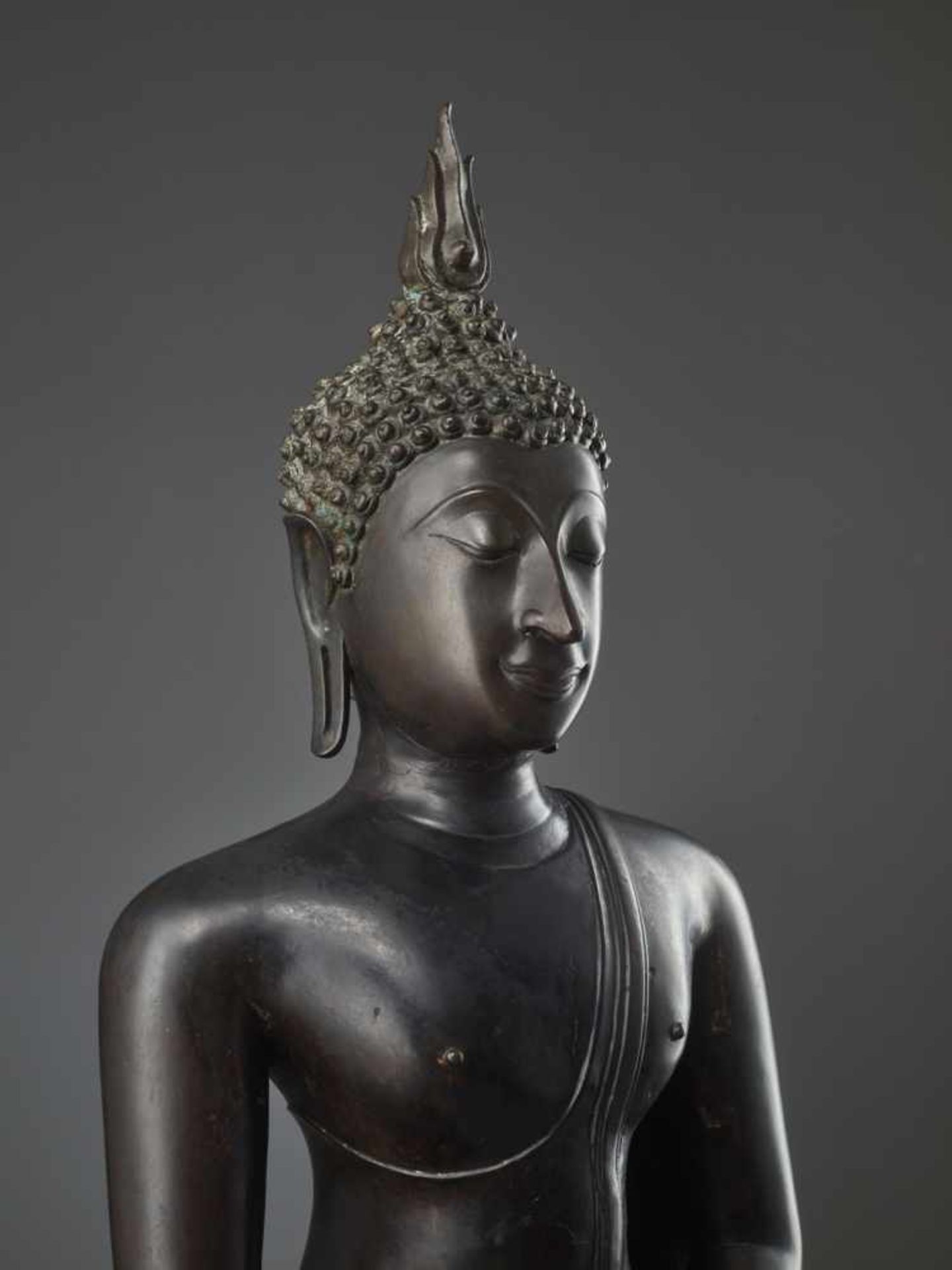 A LARGE AND IMPORTANT BRONZE FIGURE OF BUDDHA SHAKYAMUNI, SUKHOTHAI STYLE, KAMPHAENG PHET, 14TH – - Image 2 of 13