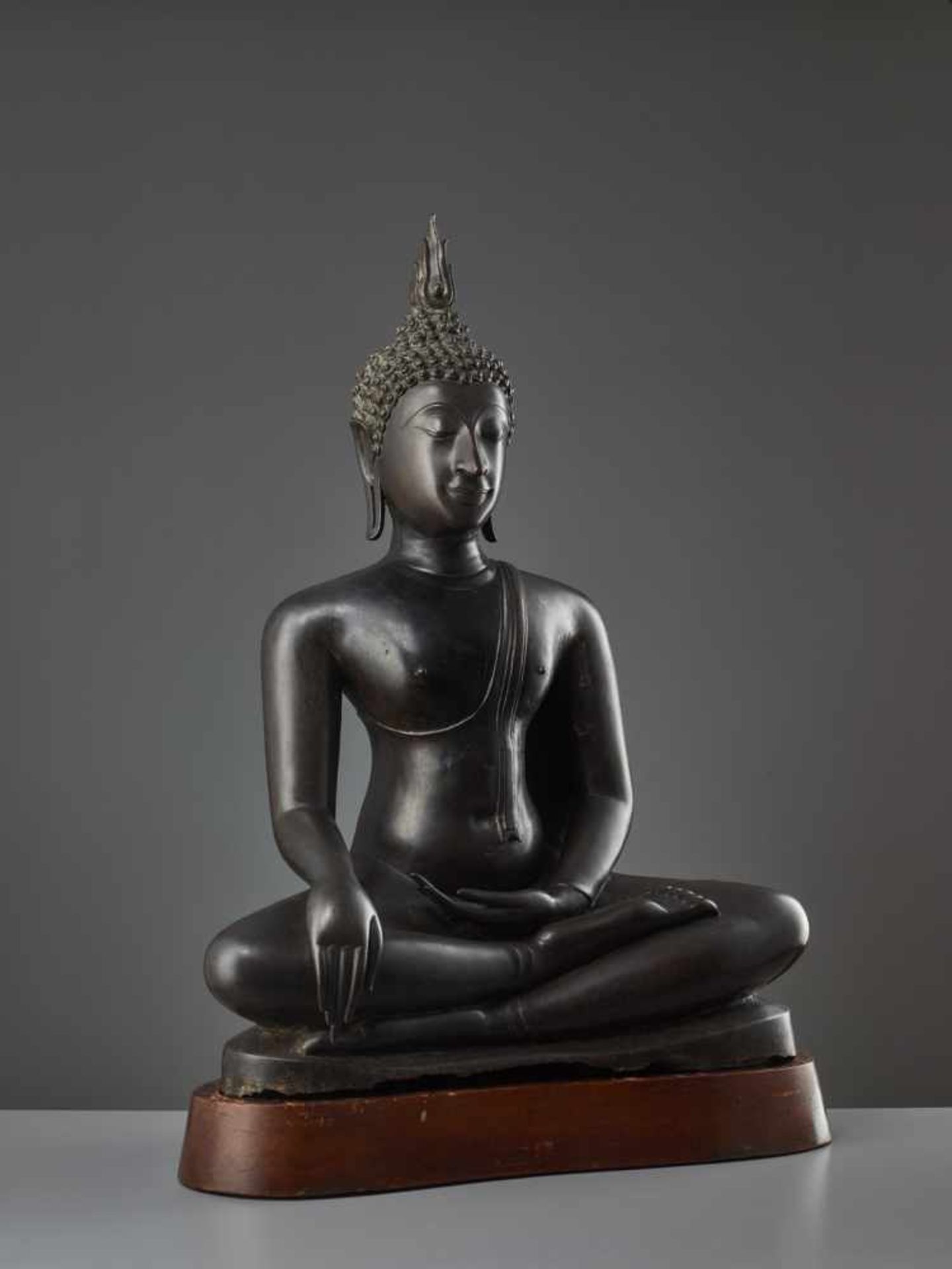 A LARGE AND IMPORTANT BRONZE FIGURE OF BUDDHA SHAKYAMUNI, SUKHOTHAI STYLE, KAMPHAENG PHET, 14TH – - Image 3 of 13